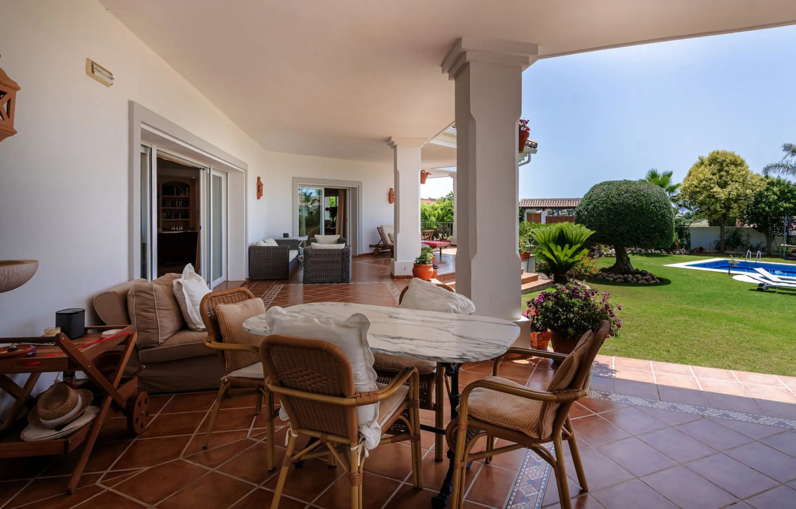 A spacious high quality, south facing classical Spanish villa with 6 bedrooms in El Paraiso in Benahavis with sea views and a lot of privacy.