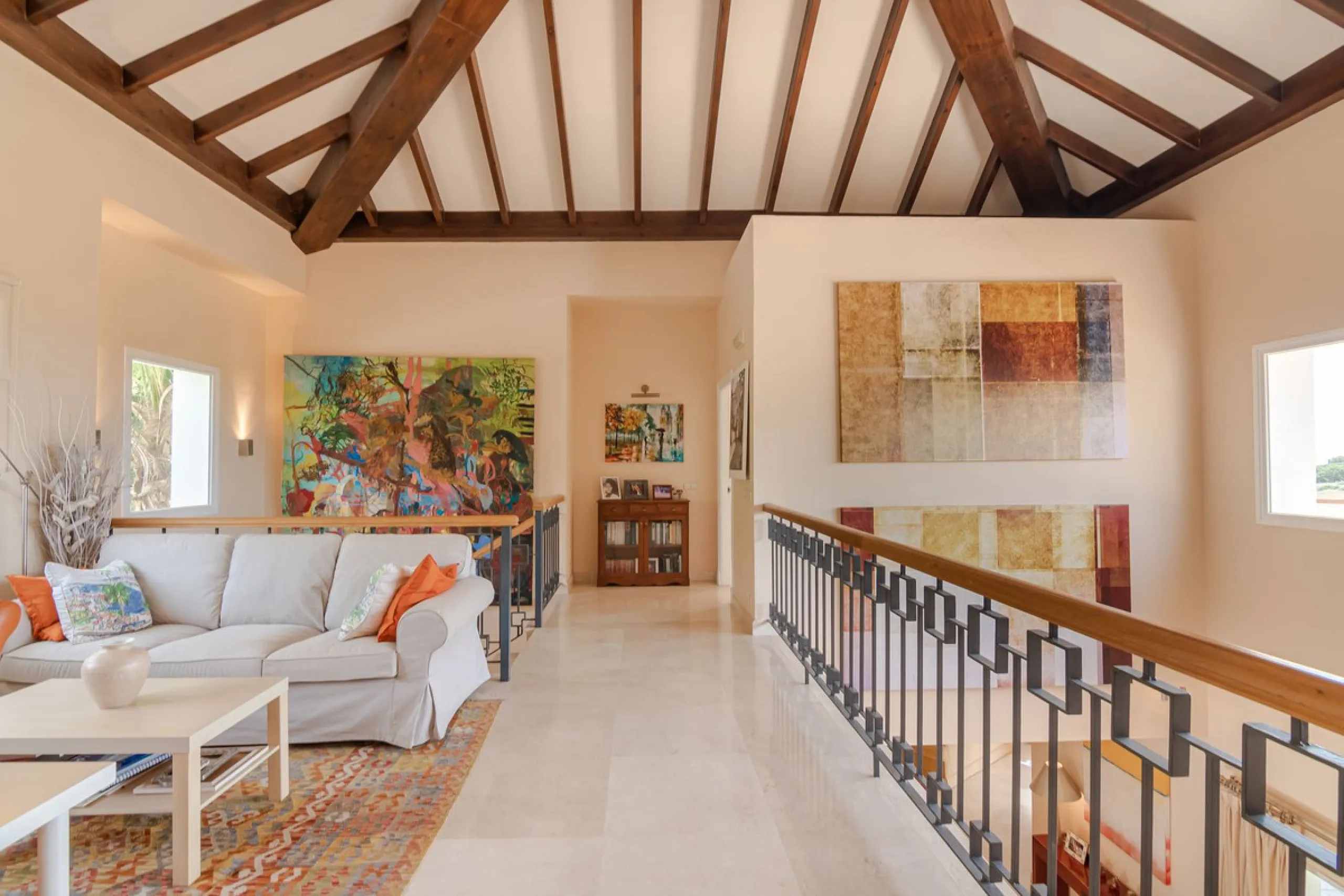 A spacious high quality, south facing classical Spanish villa with 6 bedrooms in El Paraiso in Benahavis with sea views and a lot of privacy.