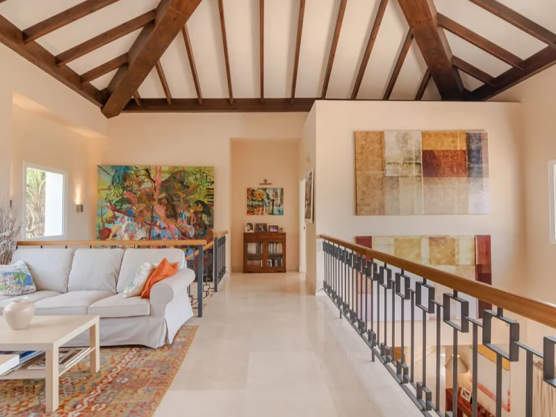 A spacious high quality, south facing classical Spanish villa with 6 bedrooms in El Paraiso in Benahavis with sea views and a lot of privacy.