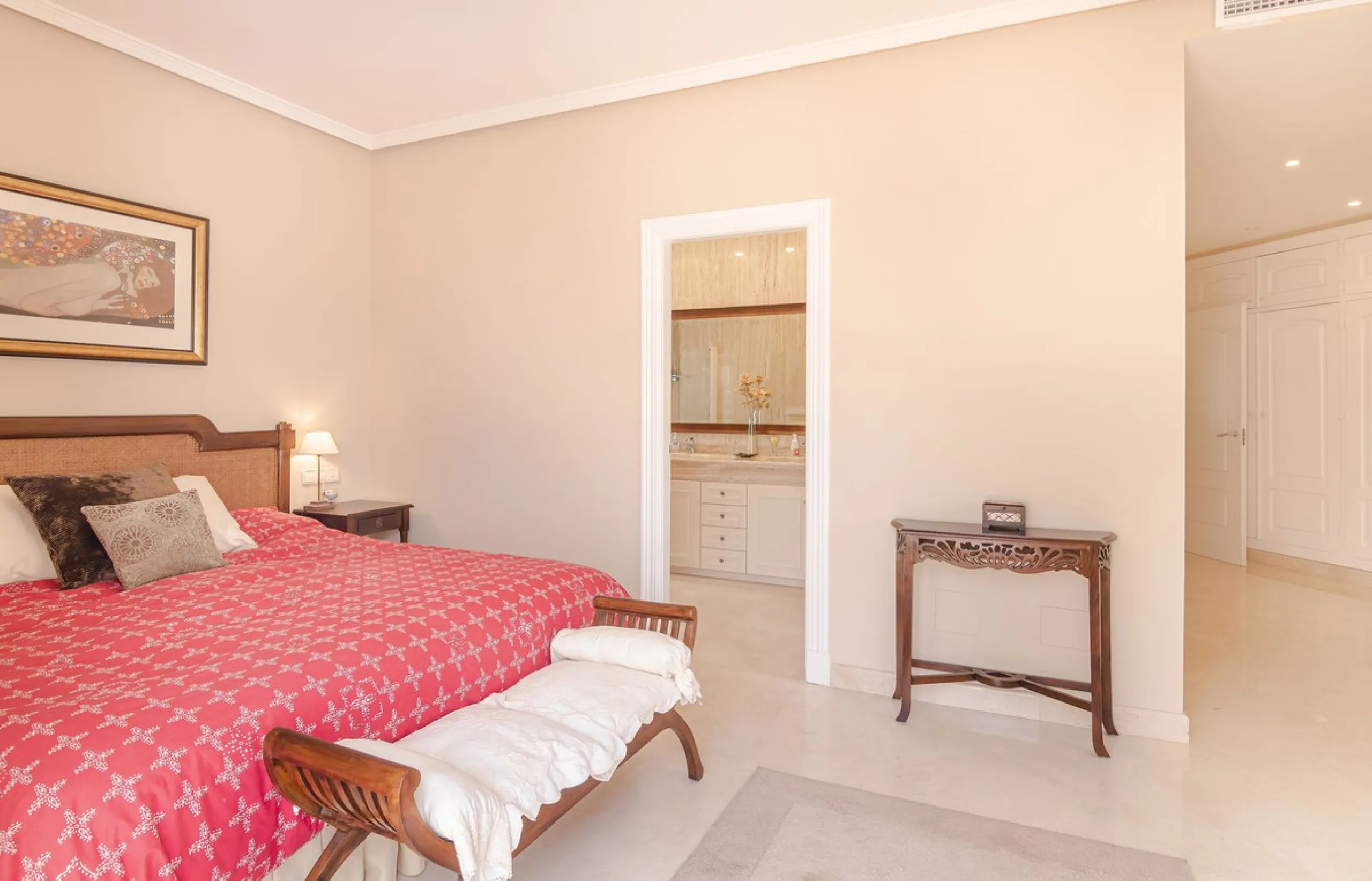A spacious high quality, south facing classical Spanish villa with 6 bedrooms in El Paraiso in Benahavis with sea views and a lot of privacy.