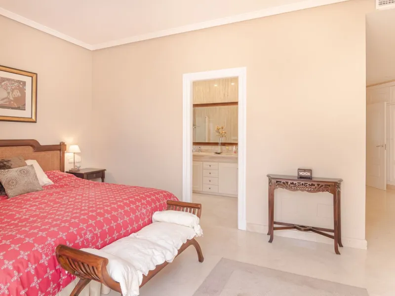A spacious high quality, south facing classical Spanish villa with 6 bedrooms in El Paraiso in Benahavis with sea views and a lot of privacy.
