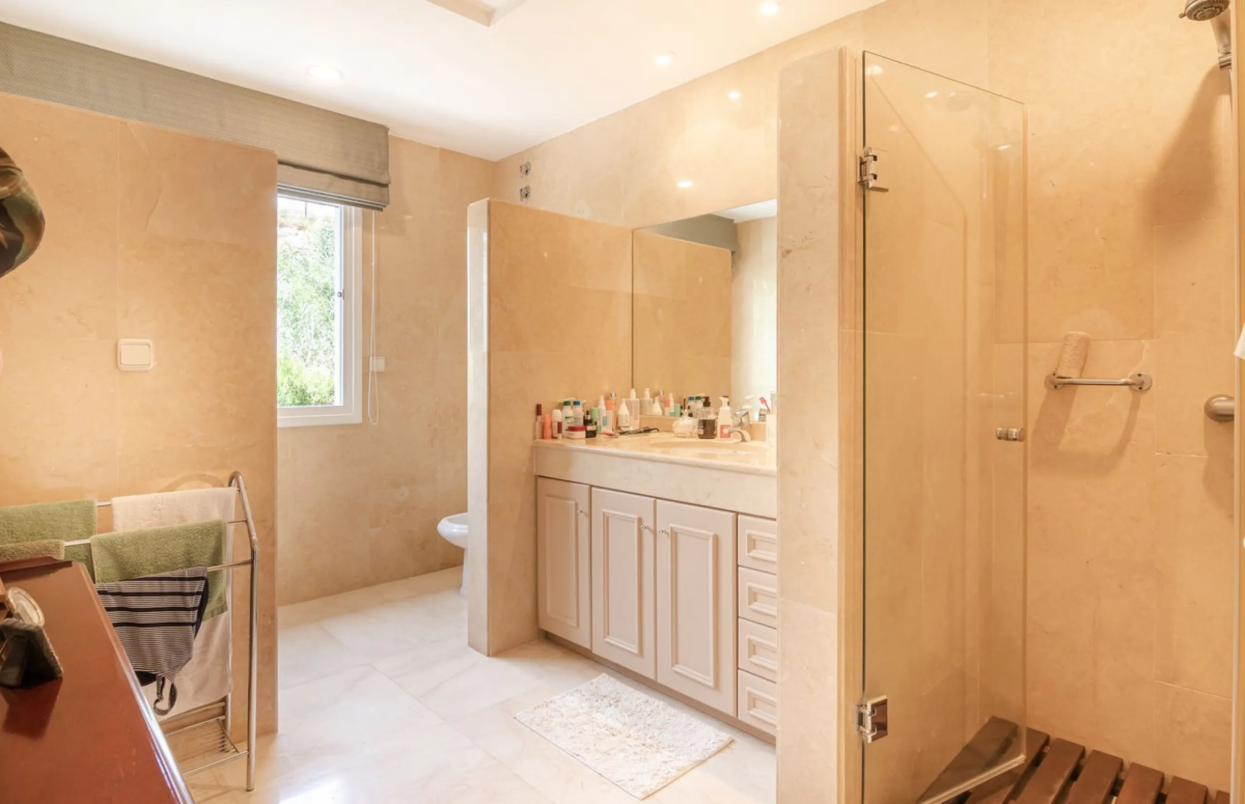 A spacious high quality, south facing classical Spanish villa with 6 bedrooms in El Paraiso in Benahavis with sea views and a lot of privacy.