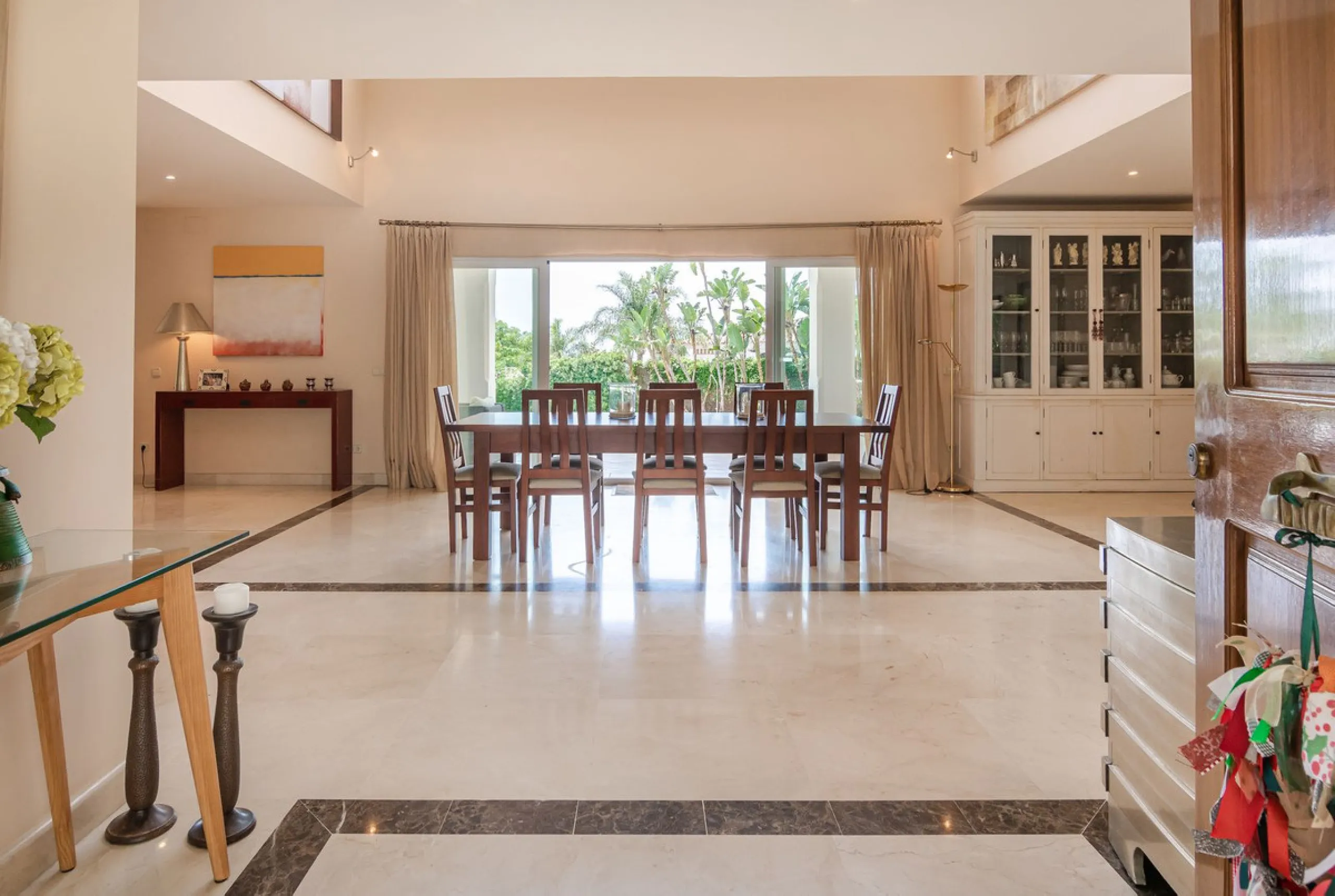 A spacious high quality, south facing classical Spanish villa with 6 bedrooms in El Paraiso in Benahavis with sea views and a lot of privacy.