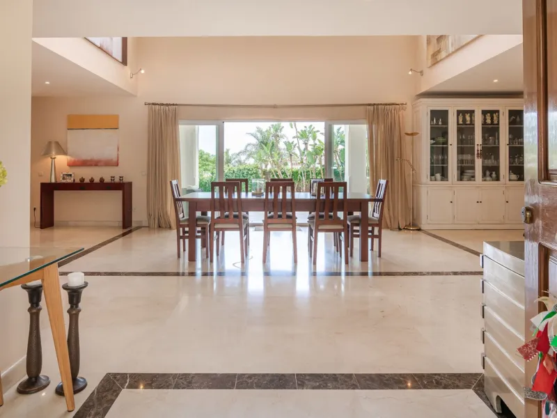 A spacious high quality, south facing classical Spanish villa with 6 bedrooms in El Paraiso in Benahavis with sea views and a lot of privacy.