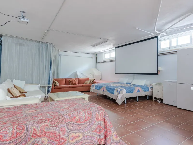 A spacious high quality, south facing classical Spanish villa with 6 bedrooms in El Paraiso in Benahavis with sea views and a lot of privacy.