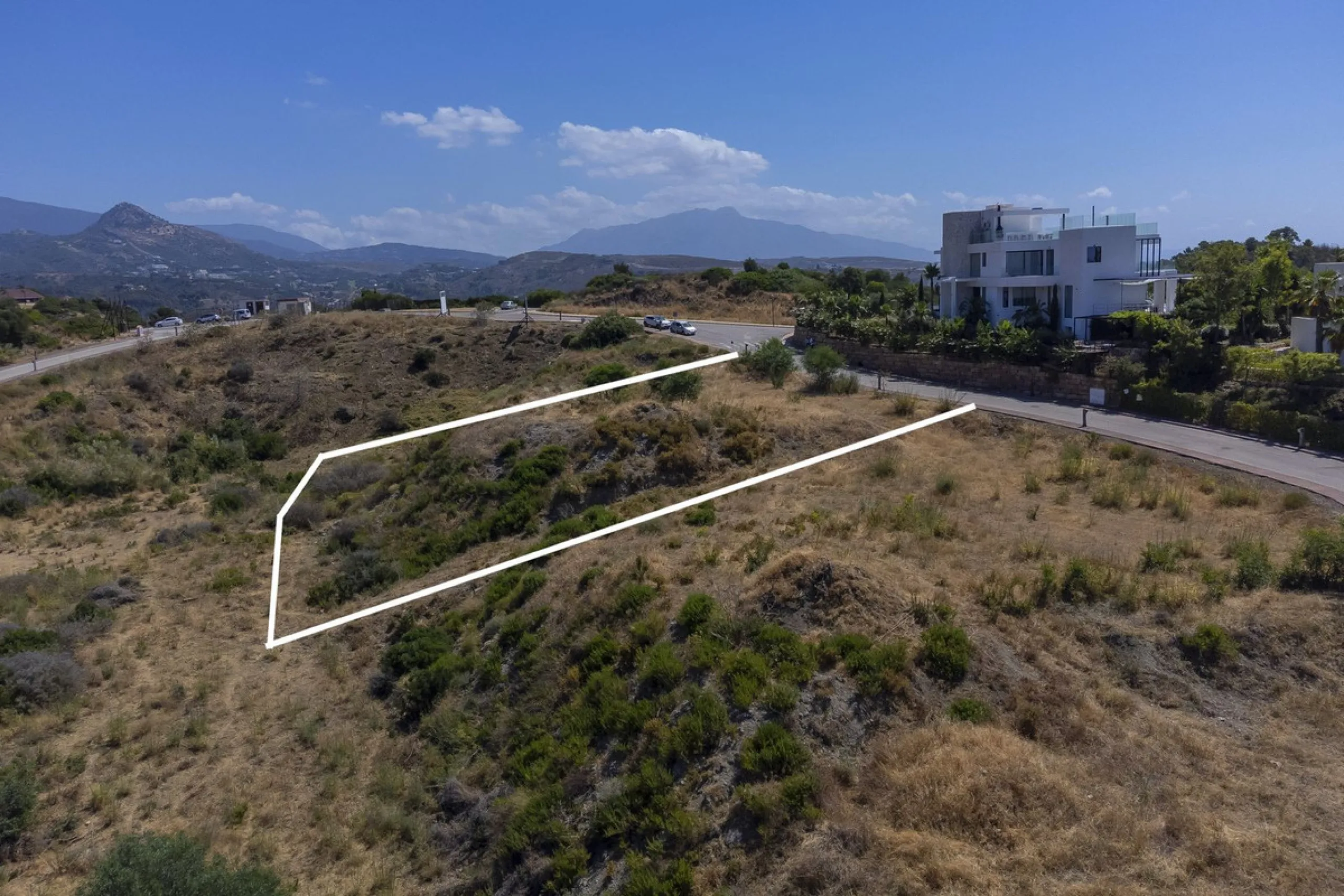 Plot - Residential Plot в продаже в Estepona, Málaga. Площадь дома 500 м². Площадь участка 2255 м²