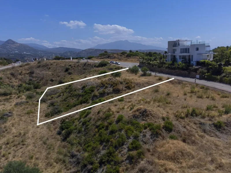 Plot - Residential Plot в продаже в Estepona, Málaga. Площадь дома 500 м². Площадь участка 2255 м²