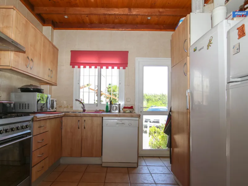 Geräumige Villa mit separatem Gästeappartement in ruhiger Lage