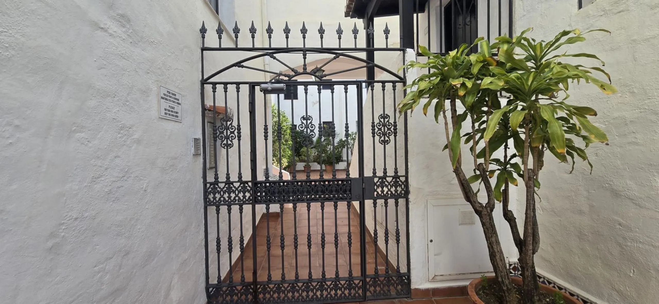Beachfront & Marina-Front Apartment in Puerto Banús, Marbella