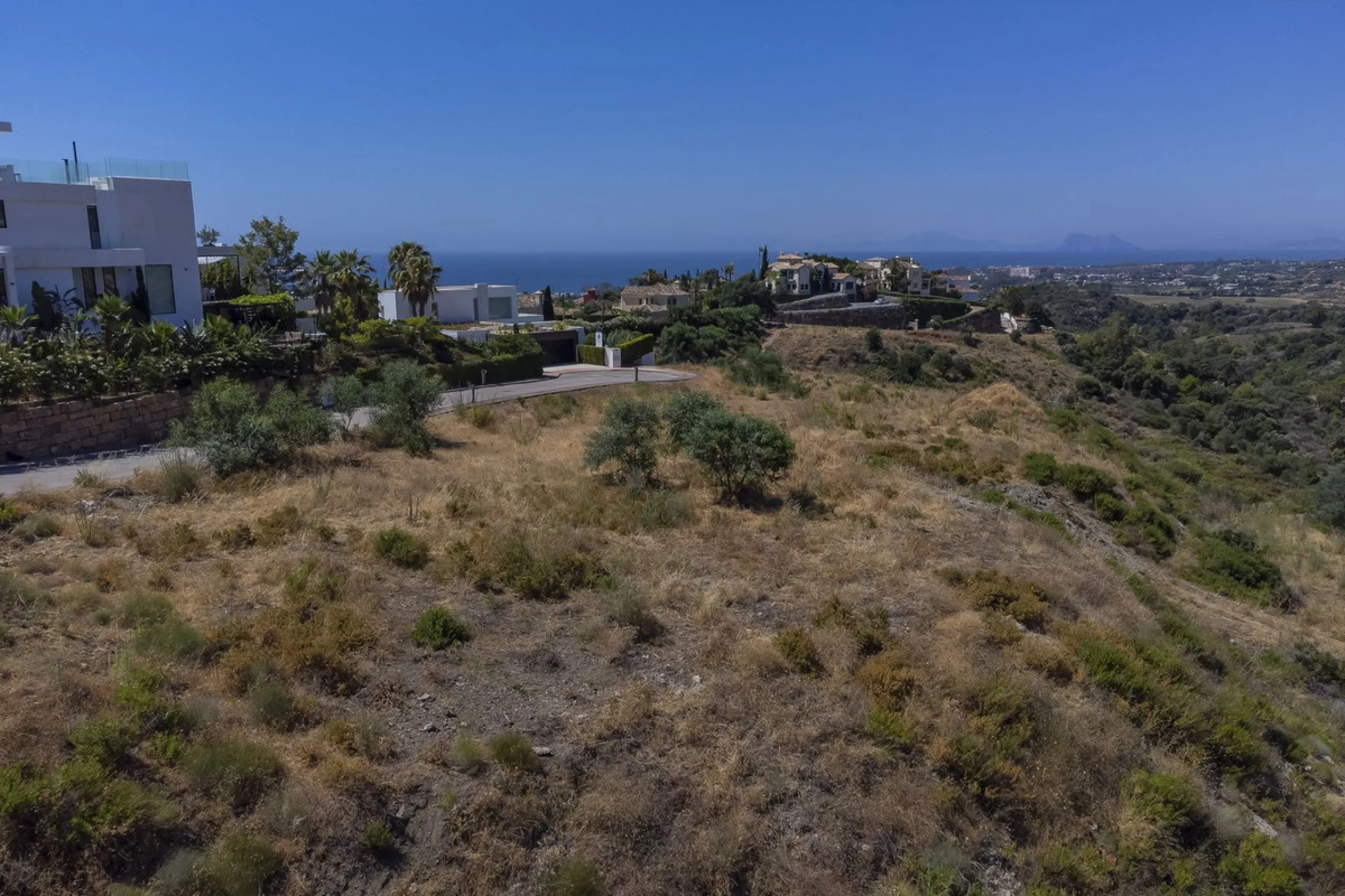 Plot - Residential Plot в продаже в Estepona, Málaga. Площадь дома 500 м². Площадь участка 2255 м²