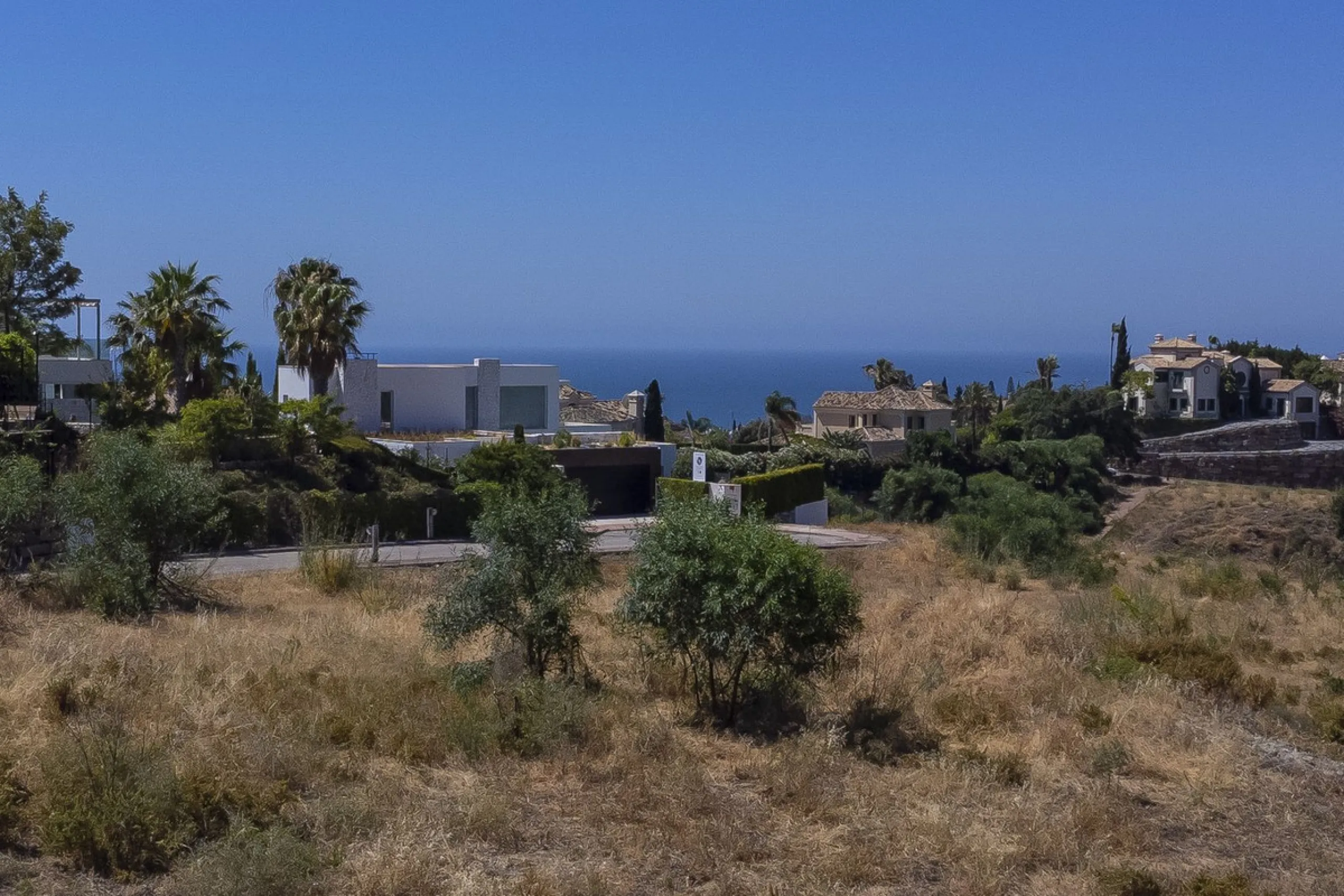 Plot - Residential Plot в продаже в Estepona, Málaga. Площадь дома 500 м². Площадь участка 2255 м²