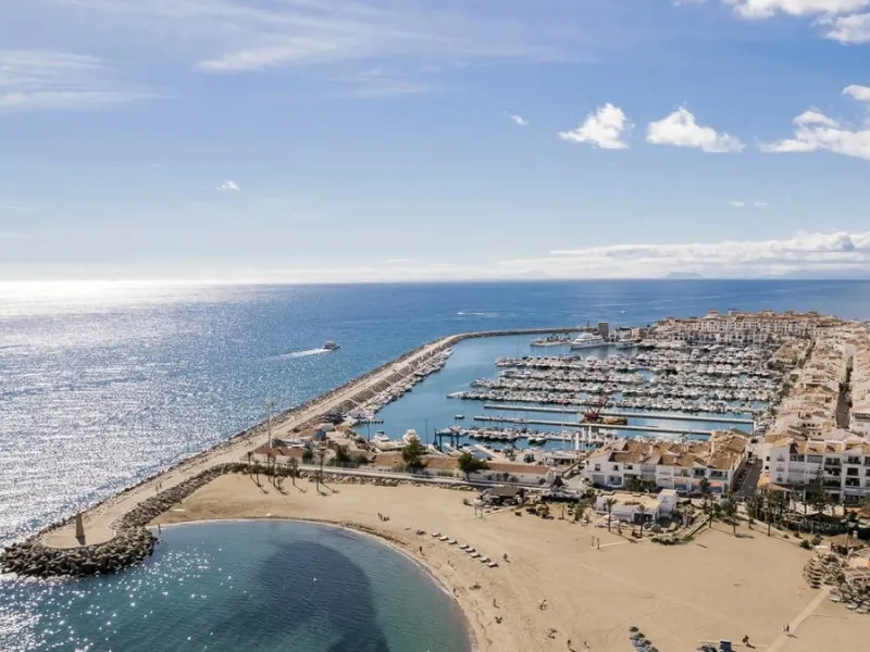 Beachfront & Marina-Front Apartment in Puerto Banús, Marbella