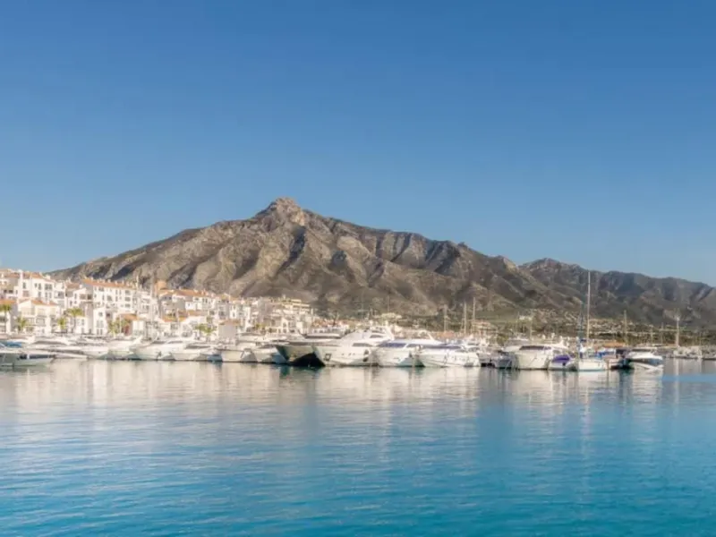 Beachfront & Marina-Front Apartment in Puerto Banús, Marbella