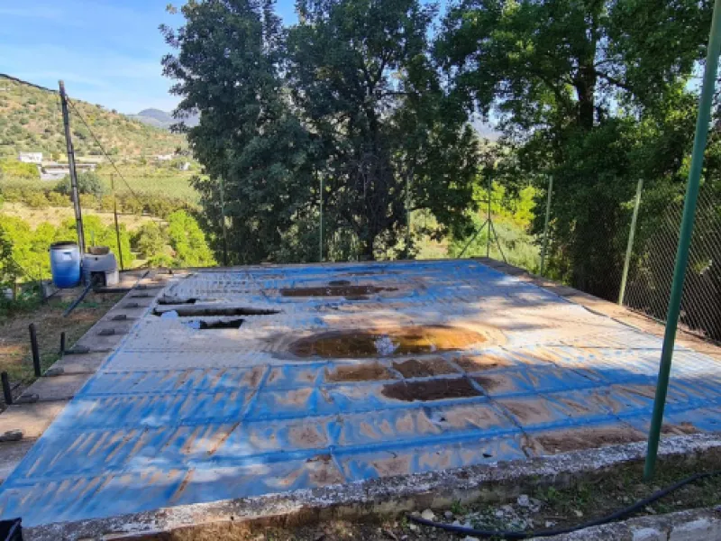 Great opportunity to purchase a total of more than 22.000m2 of land in the area of Tolox, offering different fruit trees, avocado trees and olive trees. There are two plots next to eachother which are to be sold, one plot has a small farm house and has a 