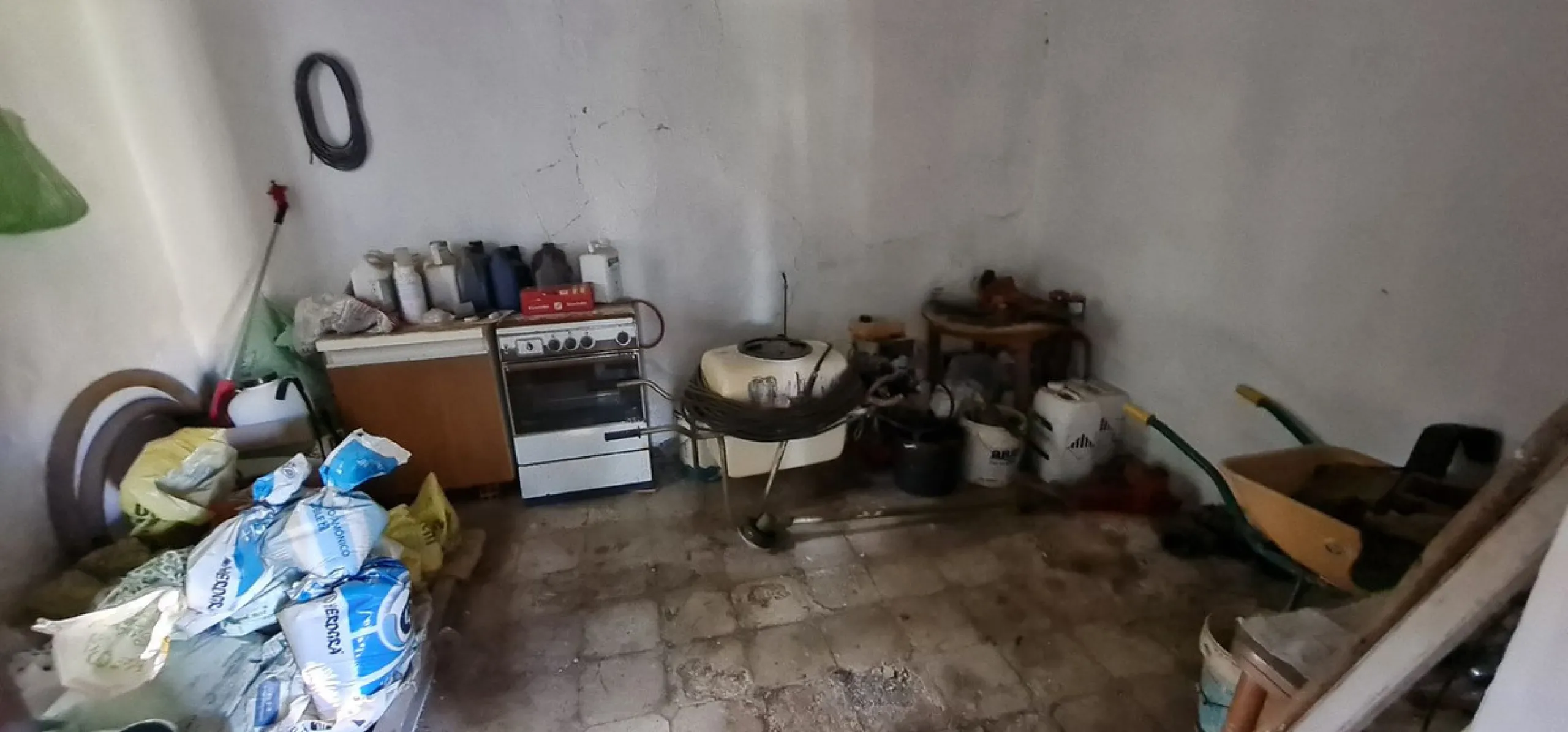 Great opportunity to purchase a total of more than 22.000m2 of land in the area of Tolox, offering different fruit trees, avocado trees and olive trees. There are two plots next to eachother which are to be sold, one plot has a small farm house and has a 