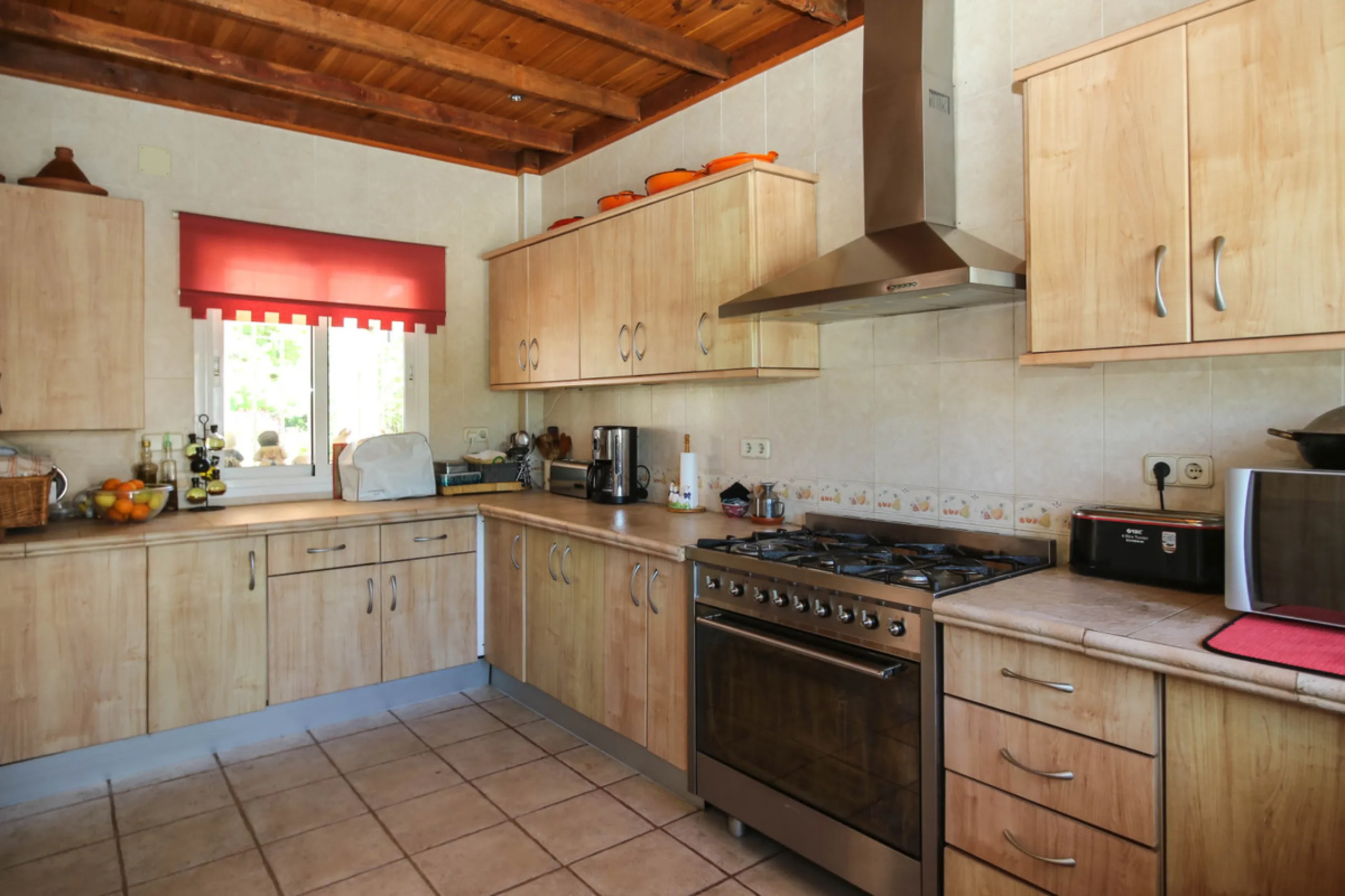 Geräumige Villa mit separatem Gästeappartement in ruhiger Lage