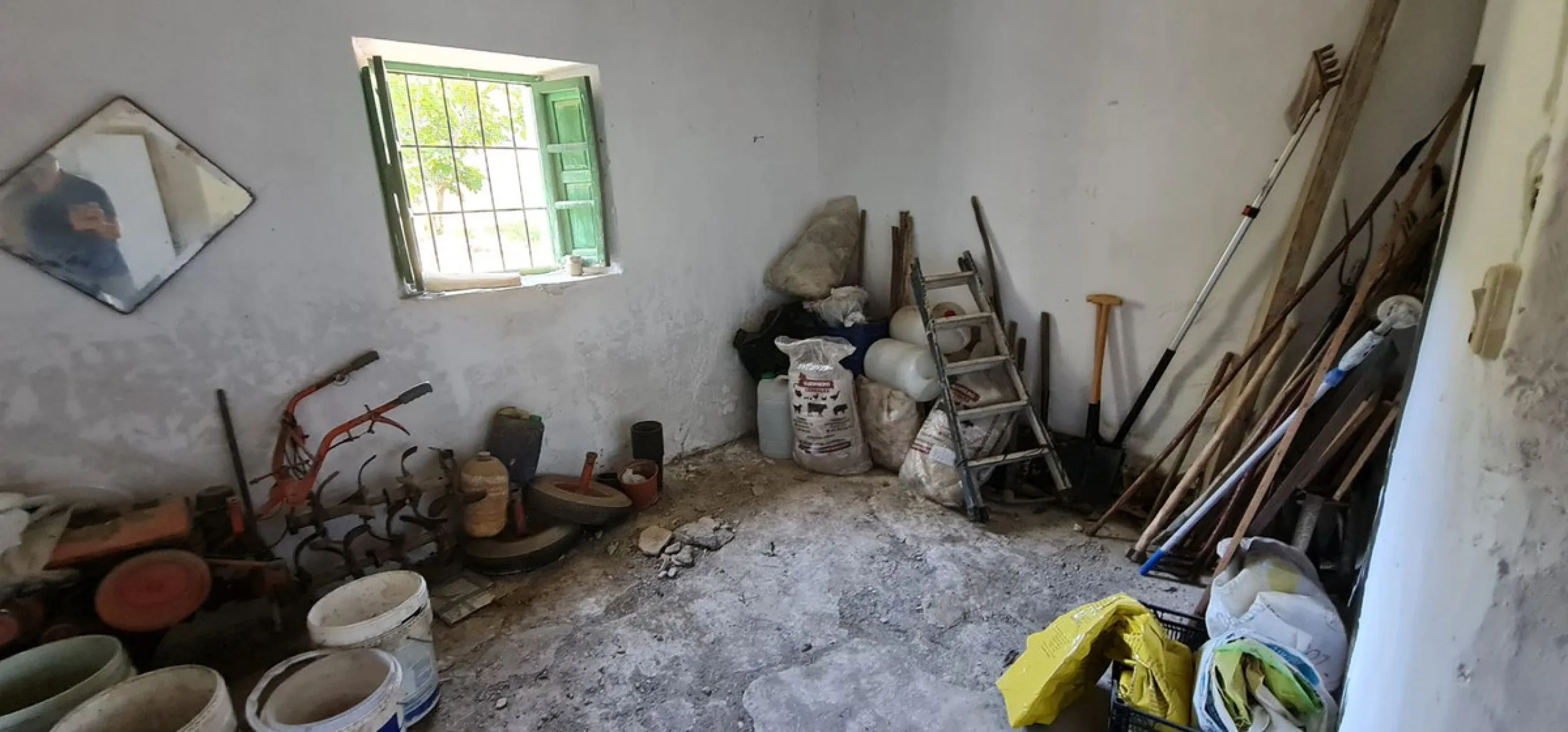 Plot - Land with Ruin в продаже в Tolox, Málaga. Площадь дома 90 м². Площадь участка 12099 м²