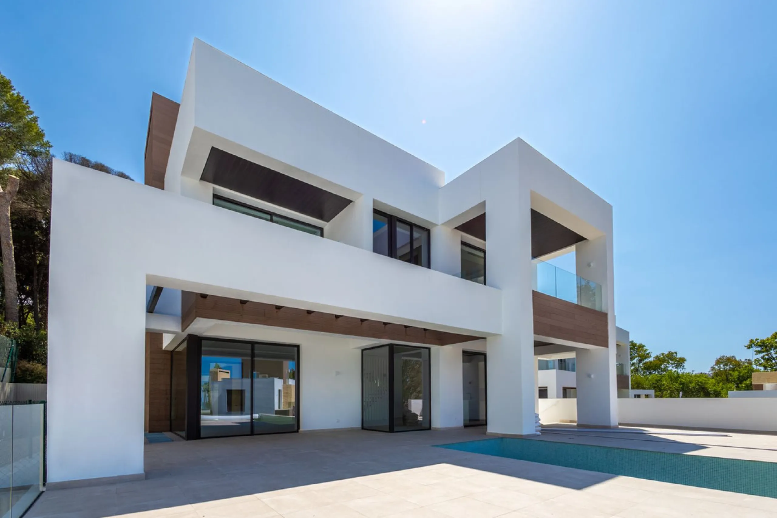 La Fuente is an amazing development of modern villas which is offered as the only option for those that wish to live in the heart of the city, but with the peace and security of a luxury complex. Only 15 Mediterranean villas at the heart of the Golden Mil