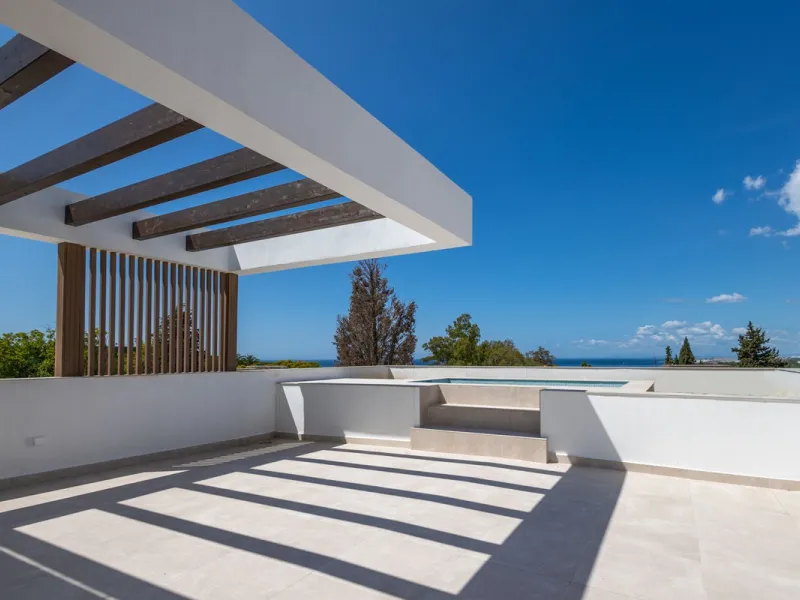 La Fuente is an amazing development of modern villas which is offered as the only option for those that wish to live in the heart of the city, but with the peace and security of a luxury complex. Only 15 Mediterranean villas at the heart of the Golden Mil