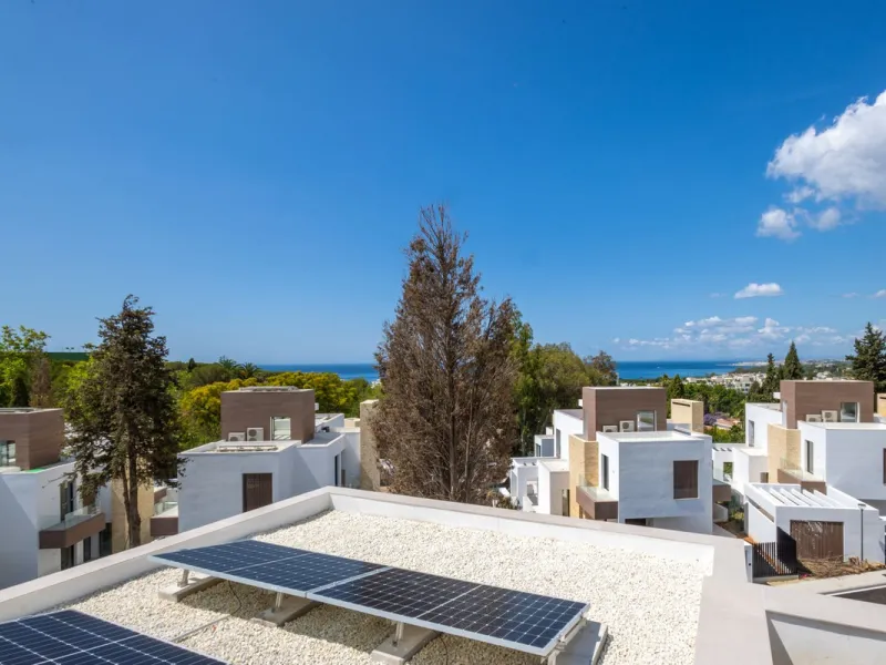 La Fuente is an amazing development of modern villas which is offered as the only option for those that wish to live in the heart of the city, but with the peace and security of a luxury complex. Only 15 Mediterranean villas at the heart of the Golden Mil