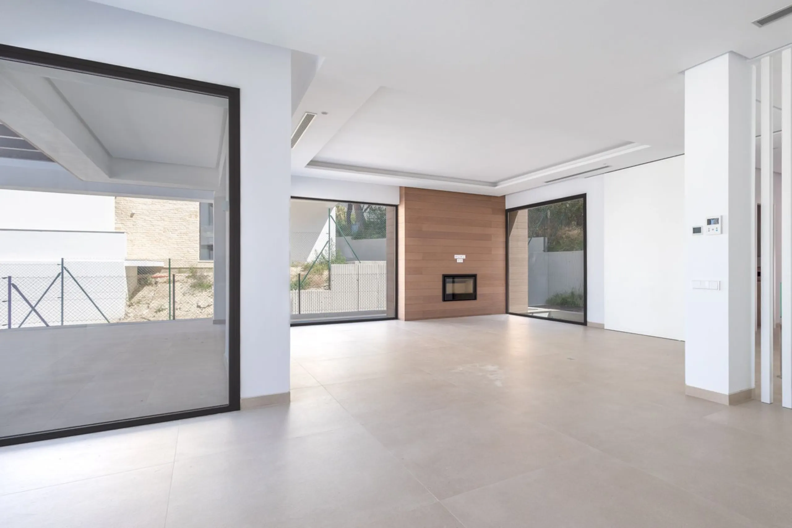 La Fuente is an amazing development of modern villas which is offered as the only option for those that wish to live in the heart of the city, but with the peace and security of a luxury complex. Only 15 Mediterranean villas at the heart of the Golden Mil