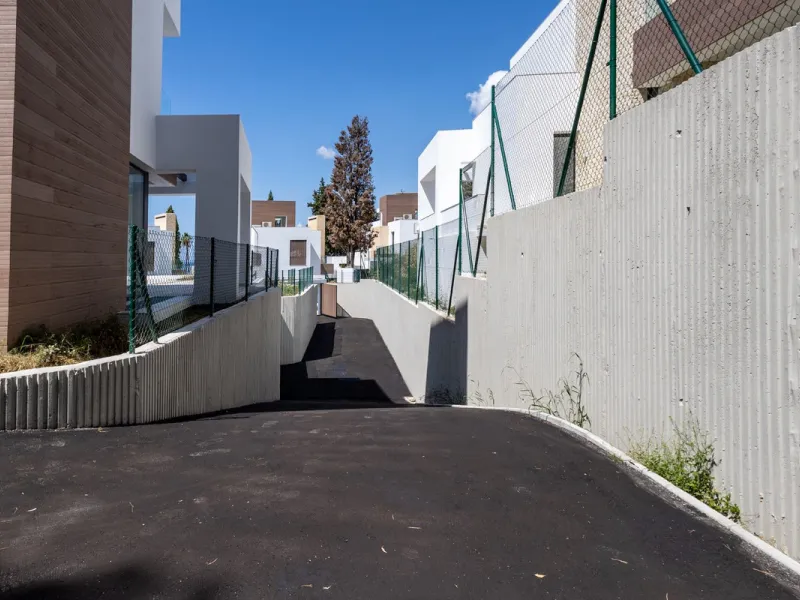 La Fuente is an amazing development of modern villas which is offered as the only option for those that wish to live in the heart of the city, but with the peace and security of a luxury complex. Only 15 Mediterranean villas at the heart of the Golden Mil