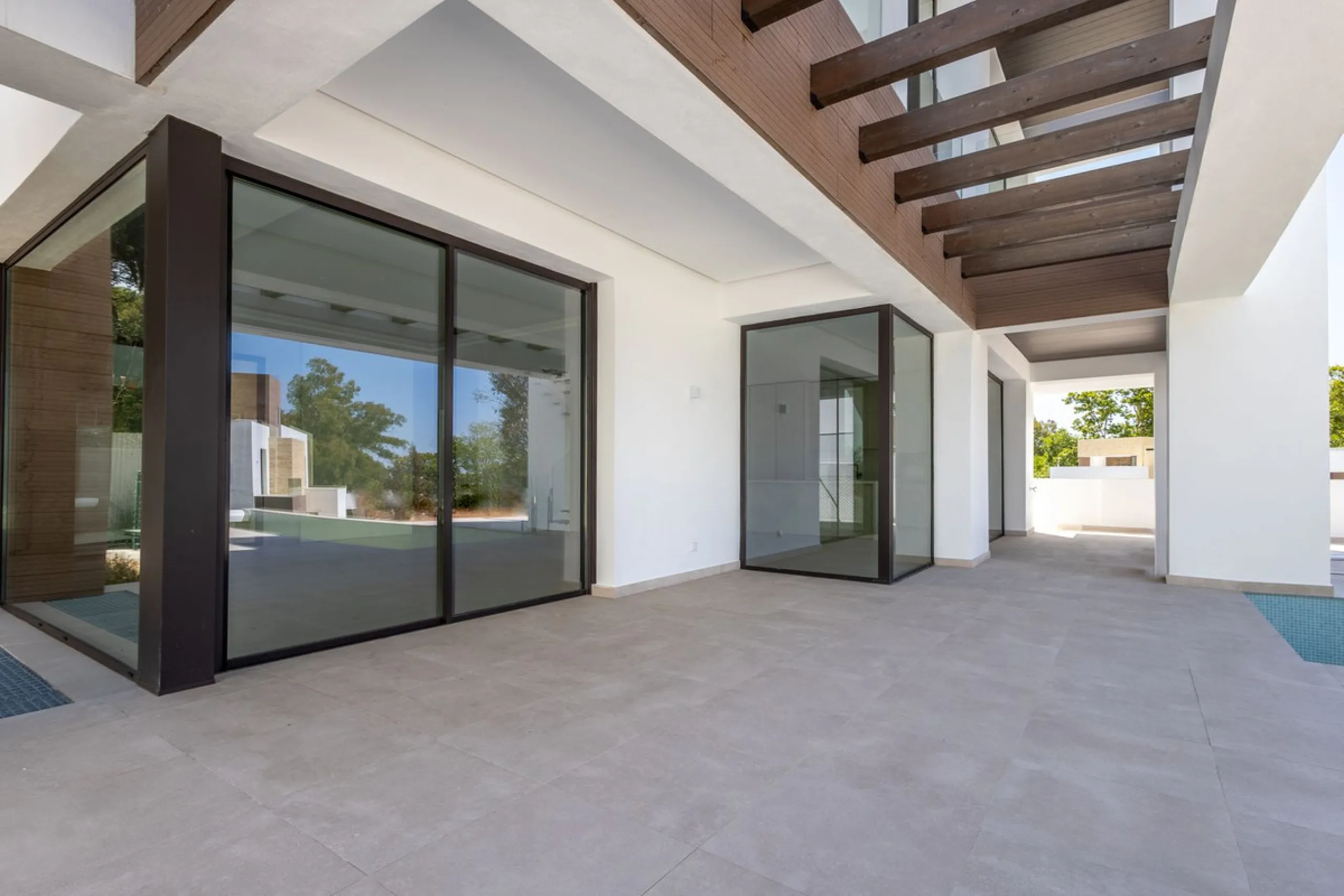 La Fuente is an amazing development of modern villas which is offered as the only option for those that wish to live in the heart of the city, but with the peace and security of a luxury complex. Only 15 Mediterranean villas at the heart of the Golden Mil