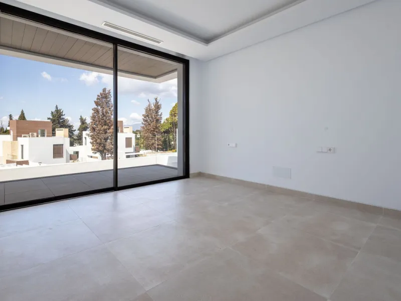 La Fuente is an amazing development of modern villas which is offered as the only option for those that wish to live in the heart of the city, but with the peace and security of a luxury complex. Only 15 Mediterranean villas at the heart of the Golden Mil