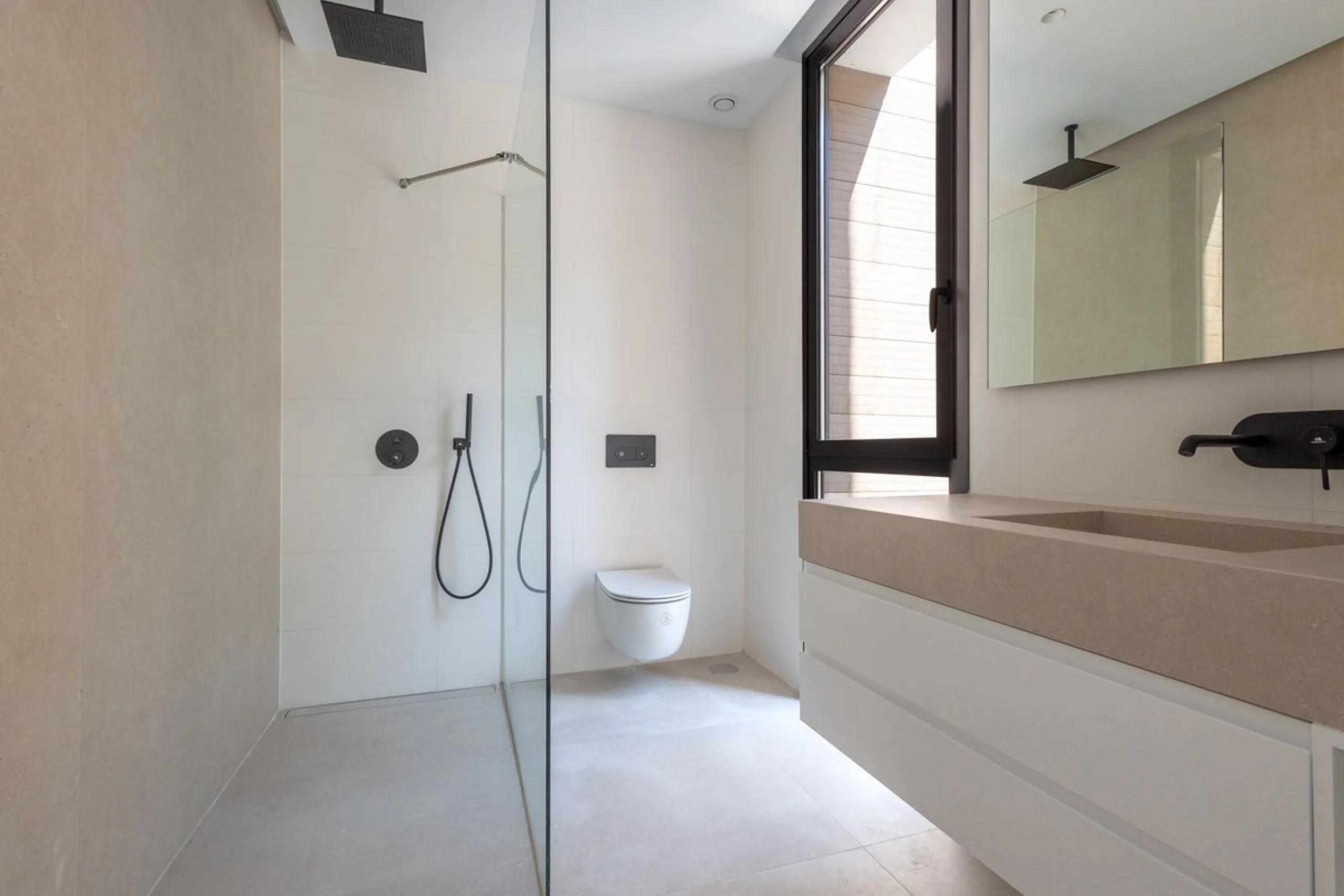 La Fuente is an amazing development of modern villas which is offered as the only option for those that wish to live in the heart of the city, but with the peace and security of a luxury complex. Only 15 Mediterranean villas at the heart of the Golden Mil