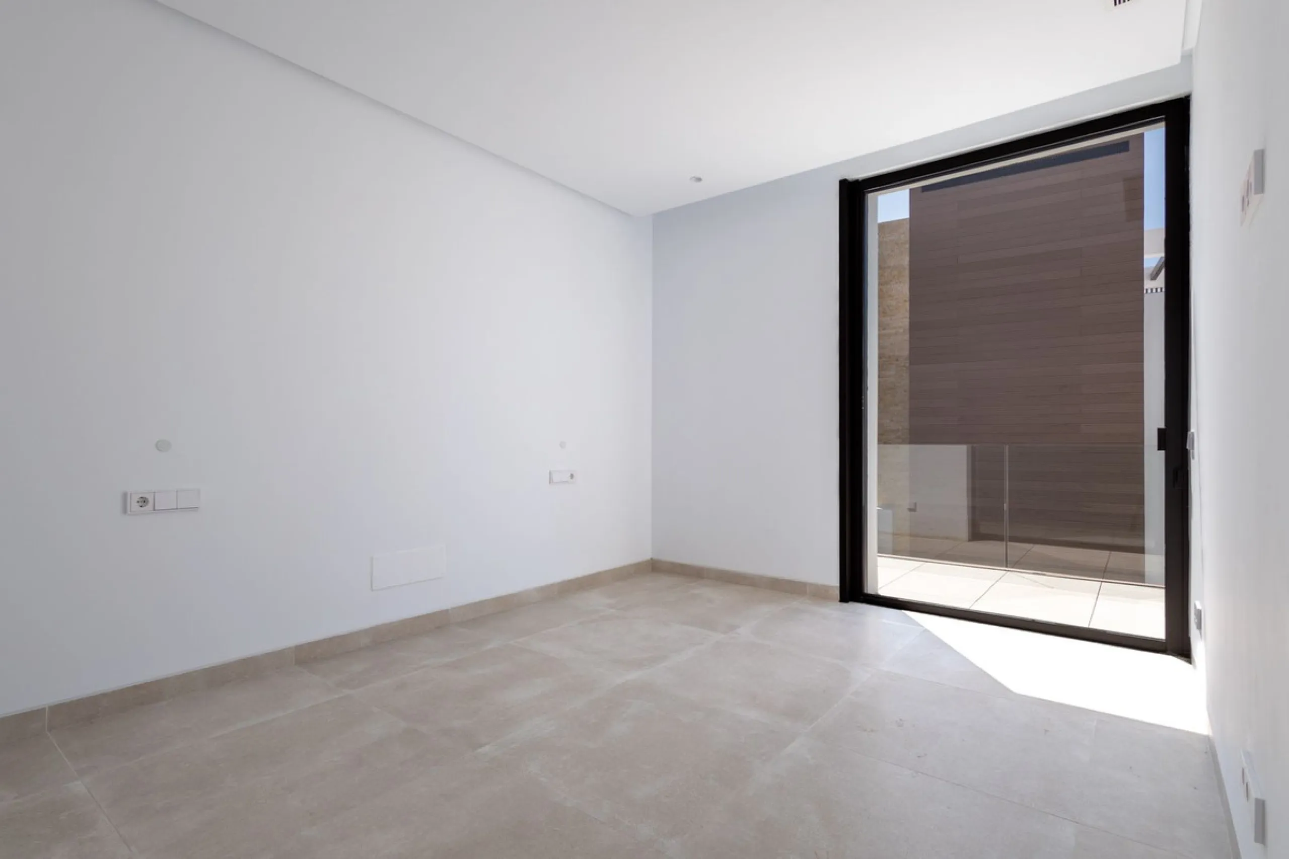 La Fuente is an amazing development of modern villas which is offered as the only option for those that wish to live in the heart of the city, but with the peace and security of a luxury complex. Only 15 Mediterranean villas at the heart of the Golden Mil