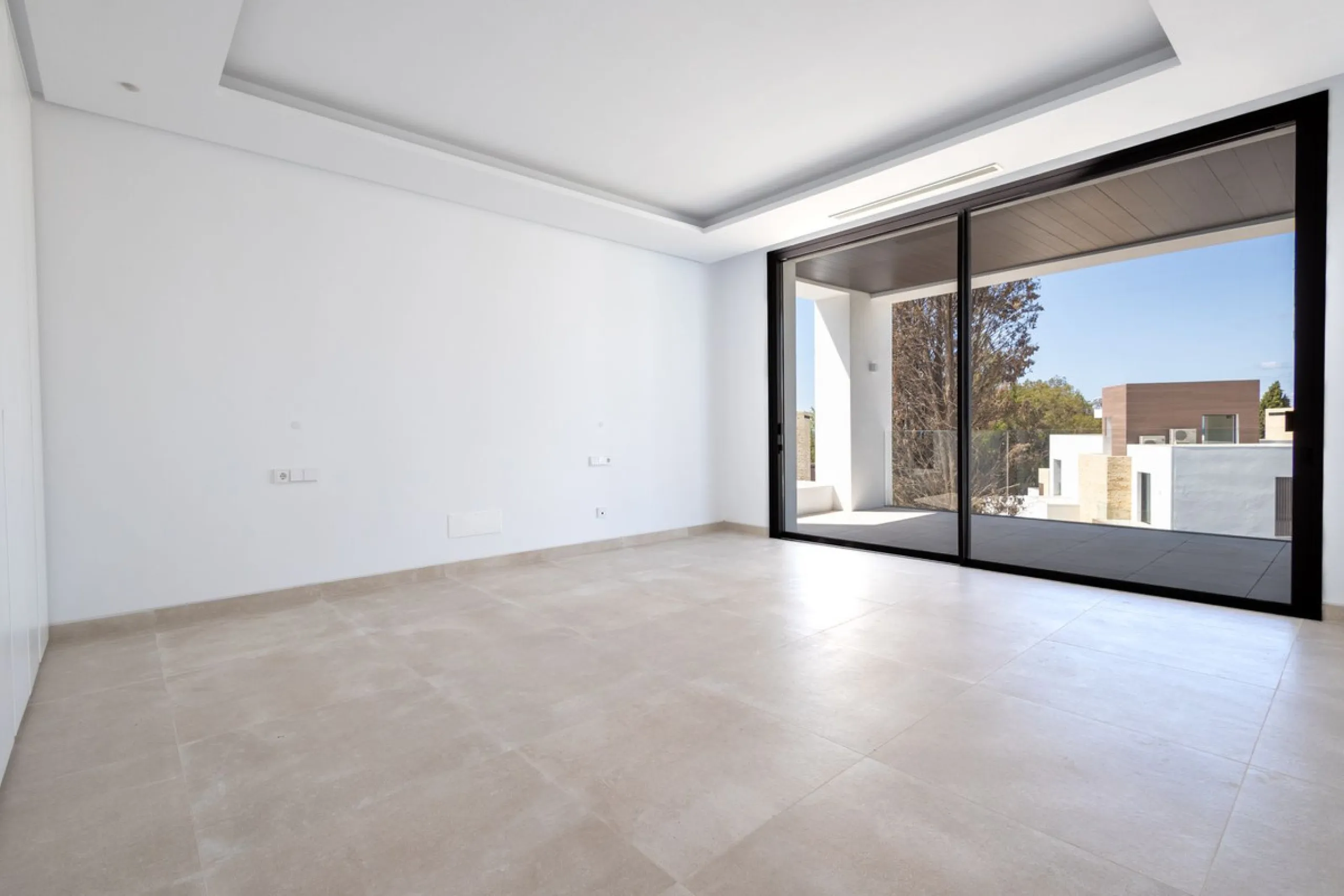 La Fuente is an amazing development of modern villas which is offered as the only option for those that wish to live in the heart of the city, but with the peace and security of a luxury complex. Only 15 Mediterranean villas at the heart of the Golden Mil