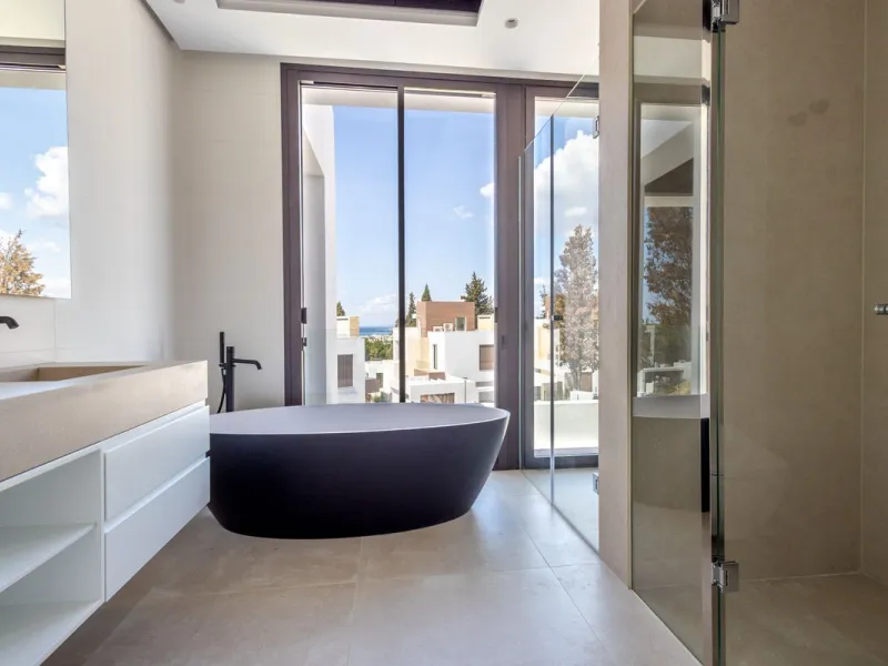 La Fuente is an amazing development of modern villas which is offered as the only option for those that wish to live in the heart of the city, but with the peace and security of a luxury complex. Only 15 Mediterranean villas at the heart of the Golden Mil