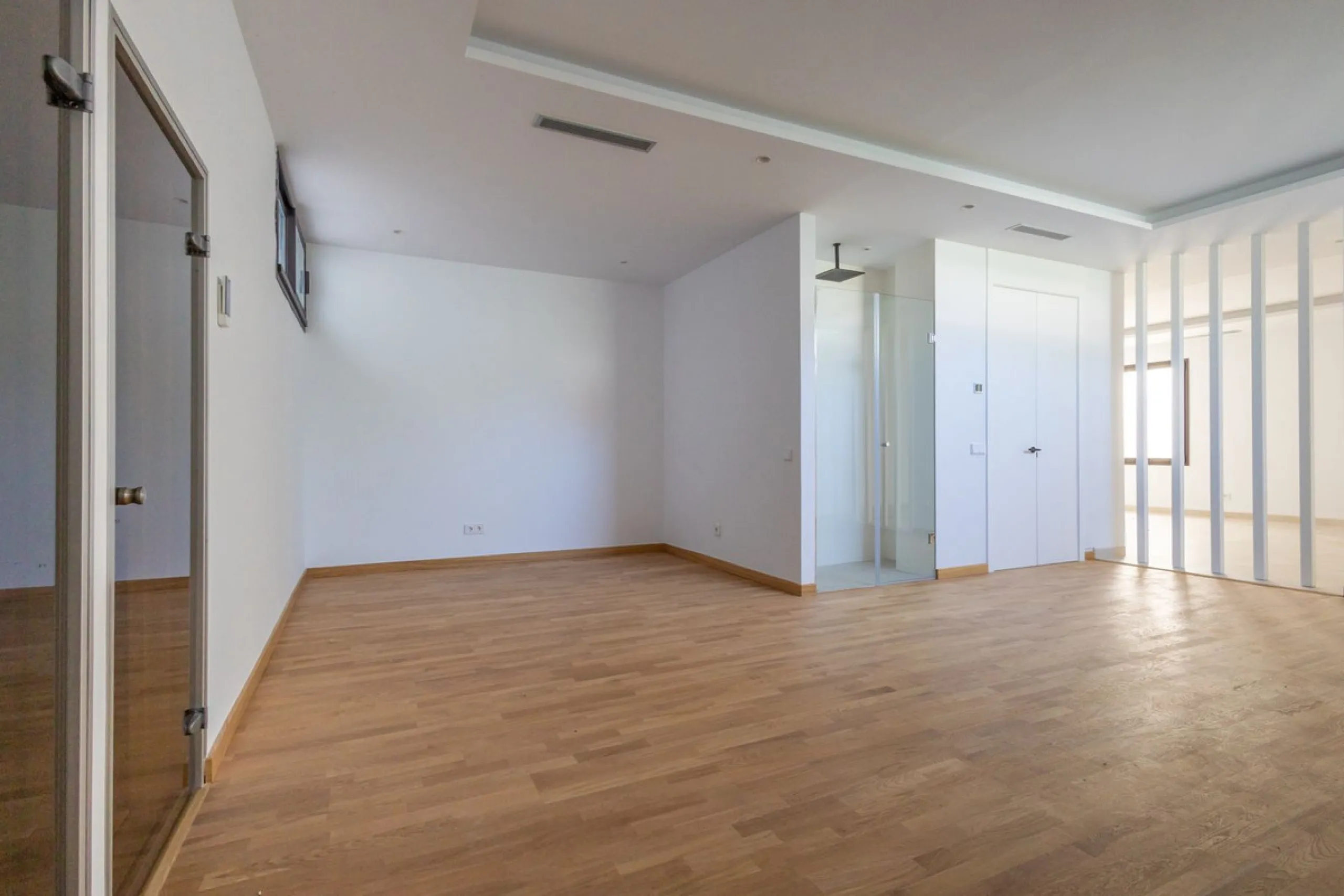 La Fuente is an amazing development of modern villas which is offered as the only option for those that wish to live in the heart of the city, but with the peace and security of a luxury complex. Only 15 Mediterranean villas at the heart of the Golden Mil