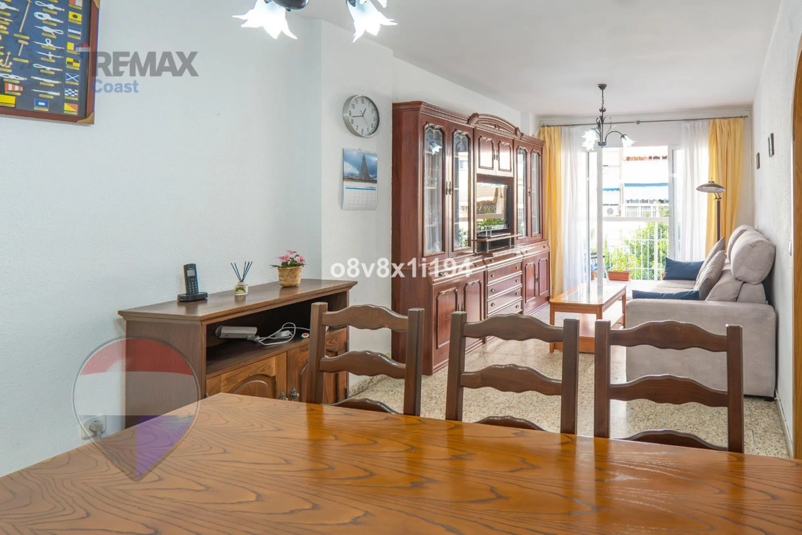 We present an exceptional opportunity to acquire an apartment in the highly sought-after area of Princesa Huelin, just 680 meters from the beach.