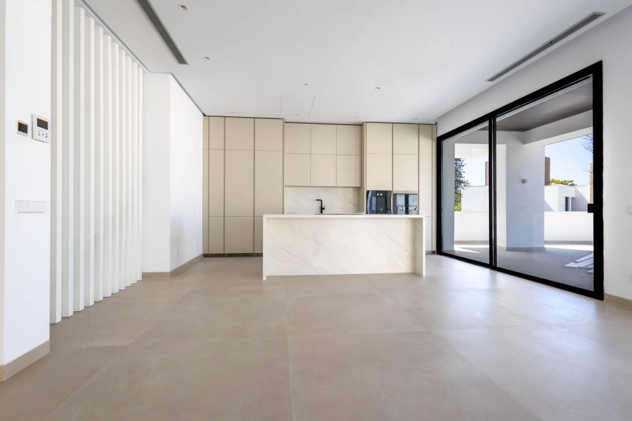 La Fuente is an amazing development of modern villas which is offered as the only option for those that wish to live in the heart of the city, but with the peace and security of a luxury complex. Only 15 Mediterranean villas at the heart of the Golden Mil