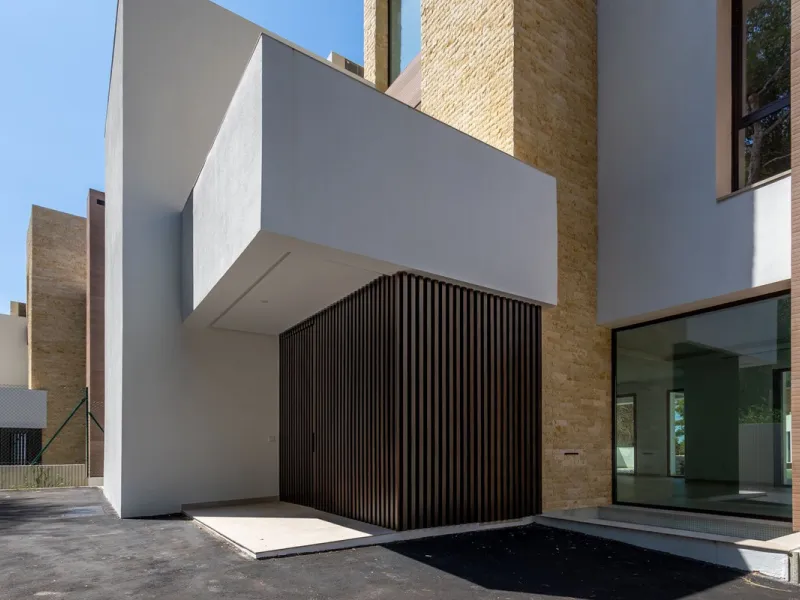 La Fuente is an amazing development of modern villas which is offered as the only option for those that wish to live in the heart of the city, but with the peace and security of a luxury complex. Only 15 Mediterranean villas at the heart of the Golden Mil