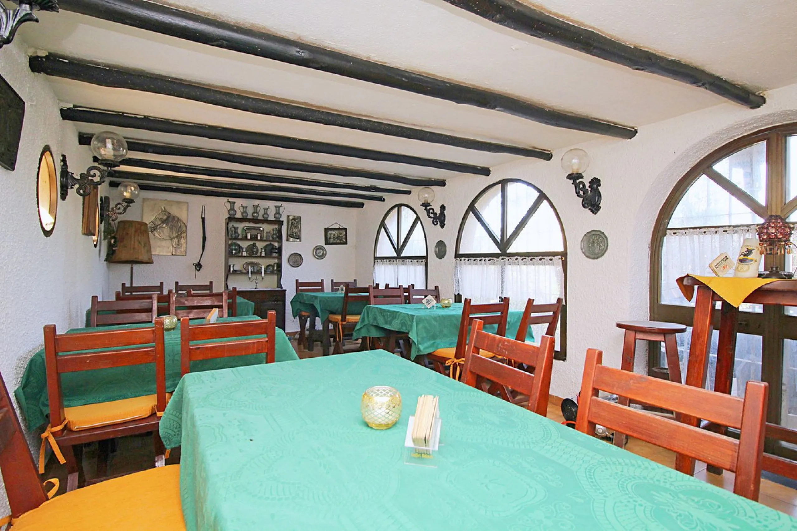 Commercial - Bar в продаже в Marbella, Málaga. Площадь дома 320 м². Площадь участка 2100 м²