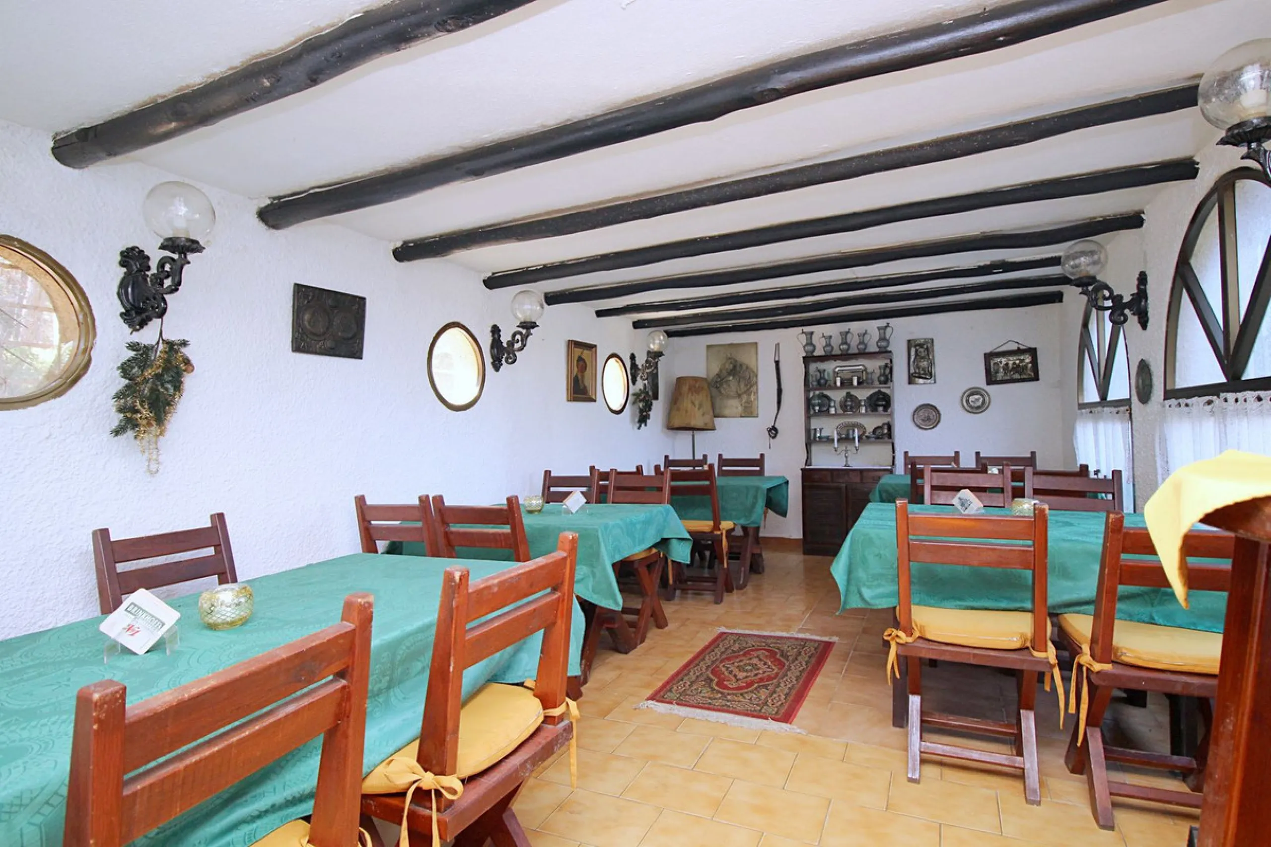 Commercial - Bar в продаже в Marbella, Málaga. Площадь дома 320 м². Площадь участка 2100 м²