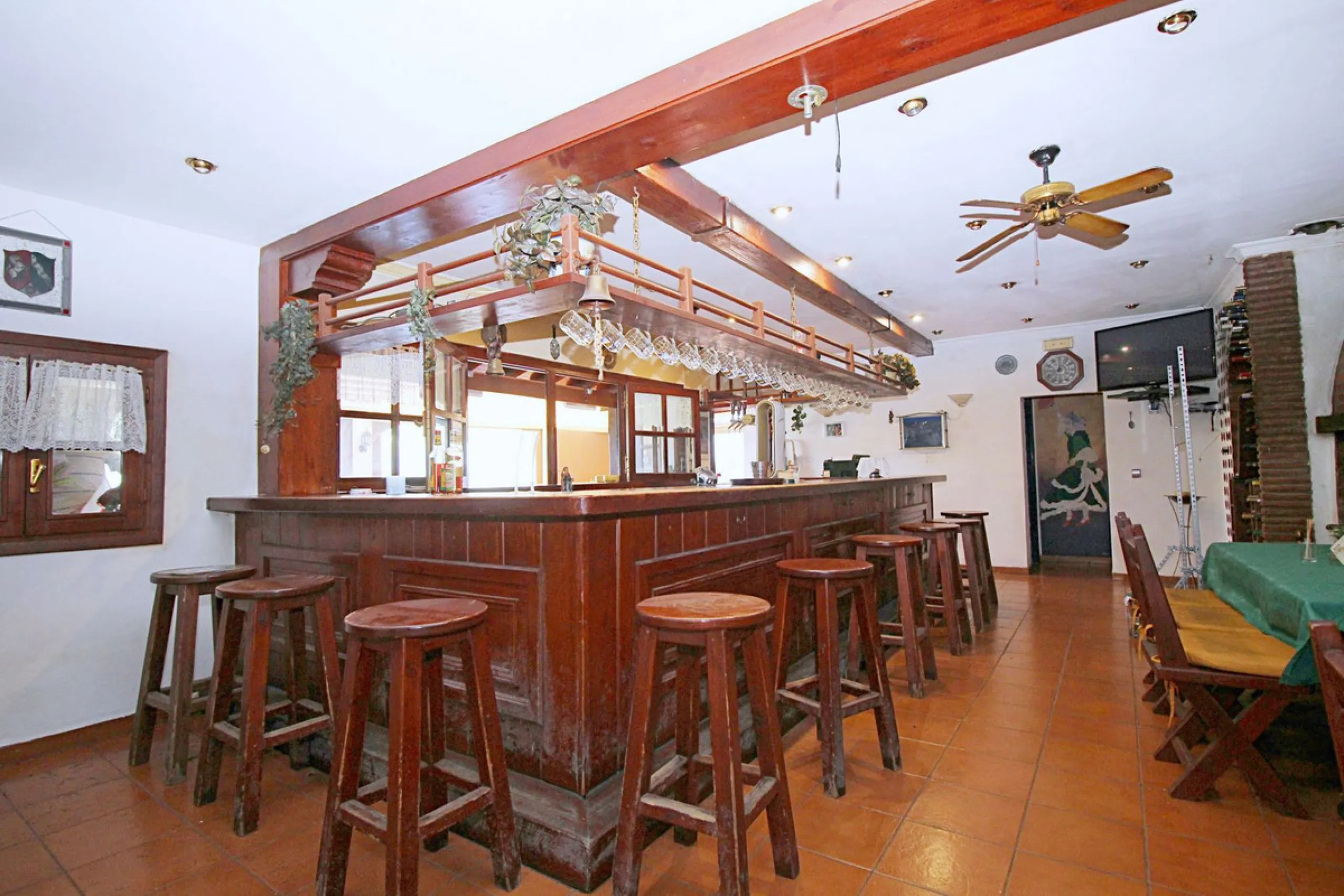 Commercial - Bar в продаже в Marbella, Málaga. Площадь дома 320 м². Площадь участка 2100 м²