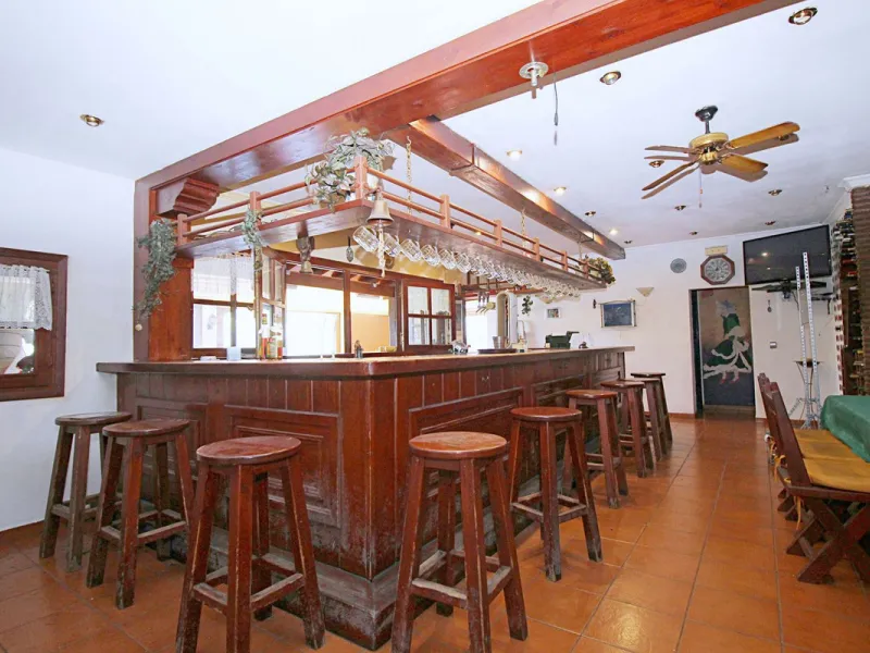 Commercial - Bar в продаже в Marbella, Málaga. Площадь дома 320 м². Площадь участка 2100 м²