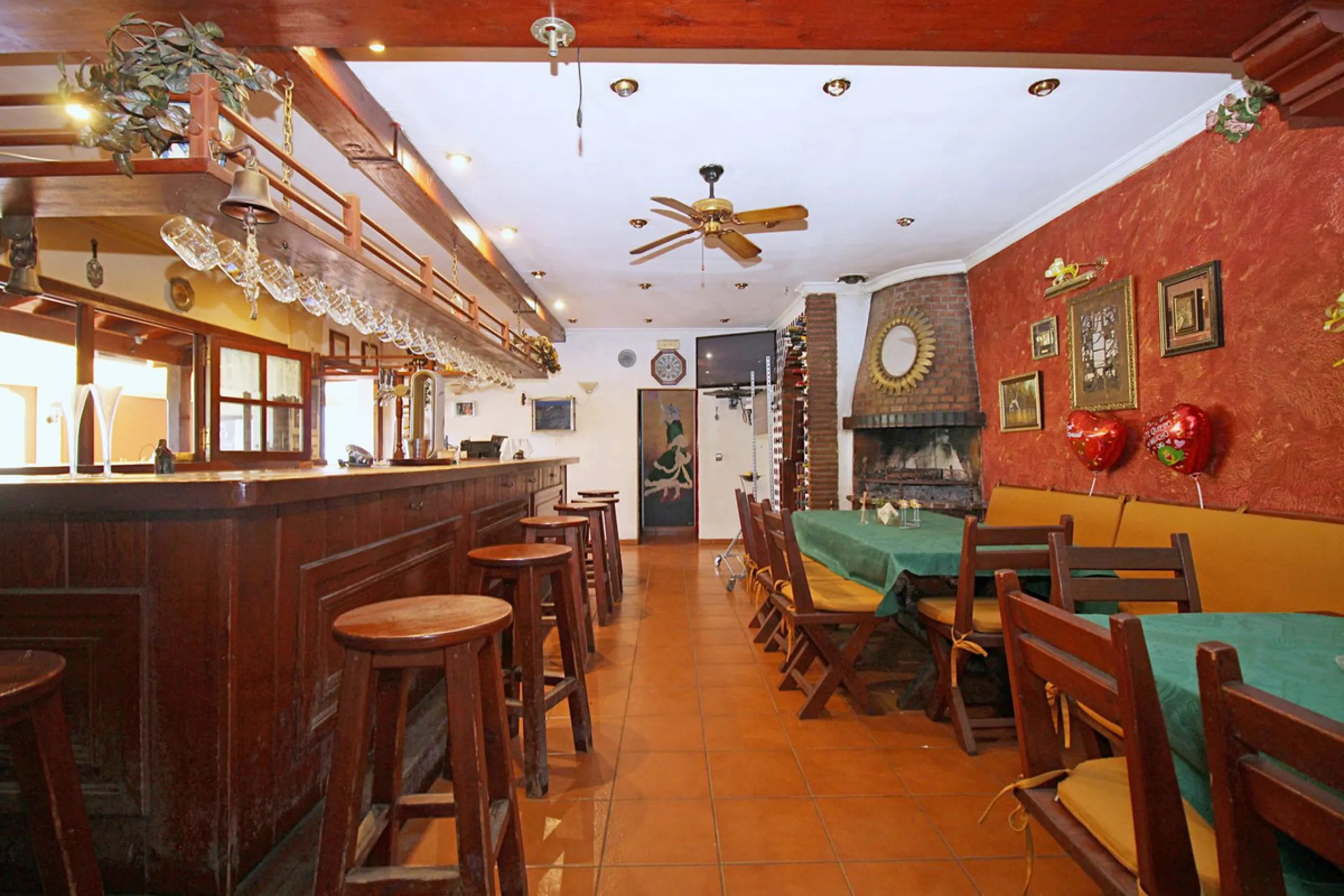 Commercial - Bar в продаже в Marbella, Málaga. Площадь дома 320 м². Площадь участка 2100 м²