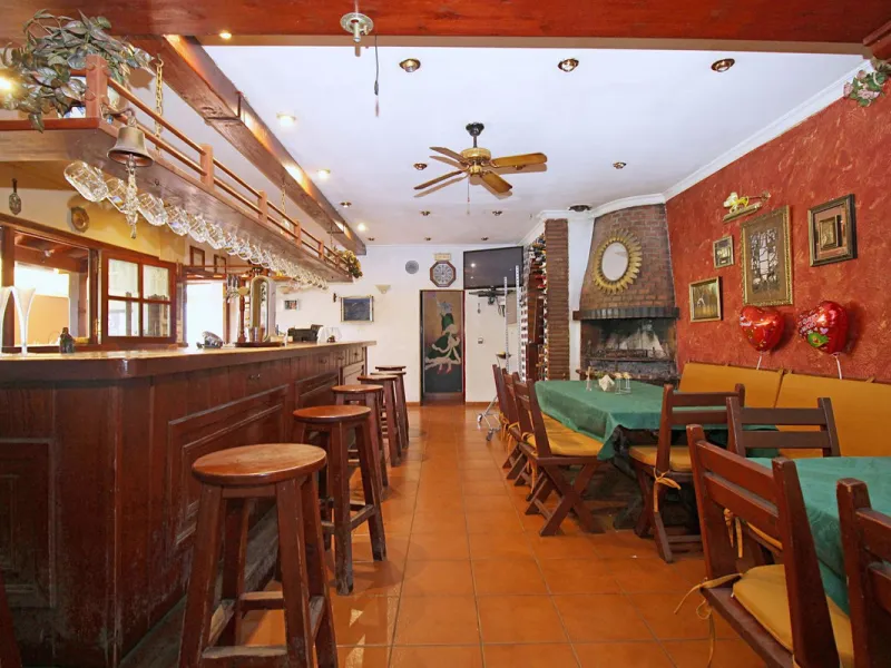 Commercial - Bar в продаже в Marbella, Málaga. Площадь дома 320 м². Площадь участка 2100 м²
