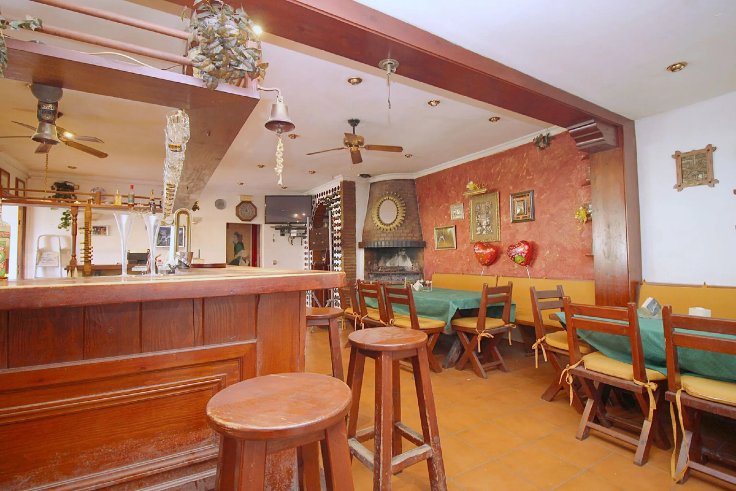 Commercial - Bar в продаже в Marbella, Málaga. Площадь дома 320 м². Площадь участка 2100 м²