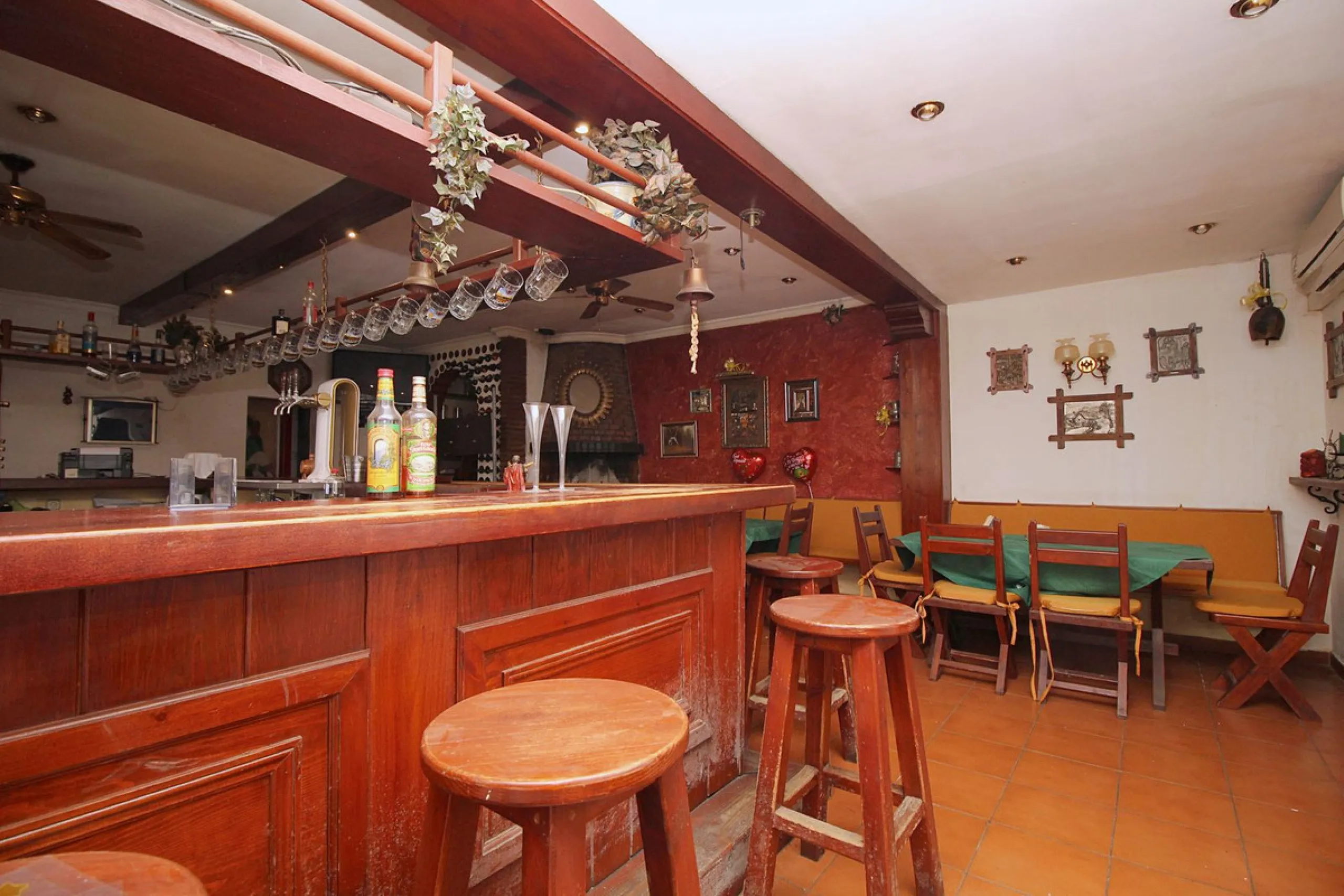 Commercial - Bar в продаже в Marbella, Málaga. Площадь дома 320 м². Площадь участка 2100 м²