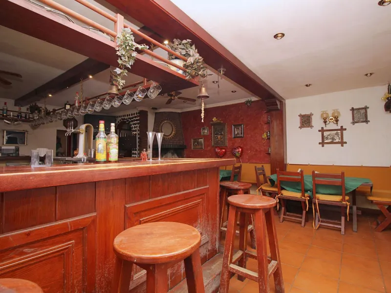 Commercial - Bar в продаже в Marbella, Málaga. Площадь дома 320 м². Площадь участка 2100 м²