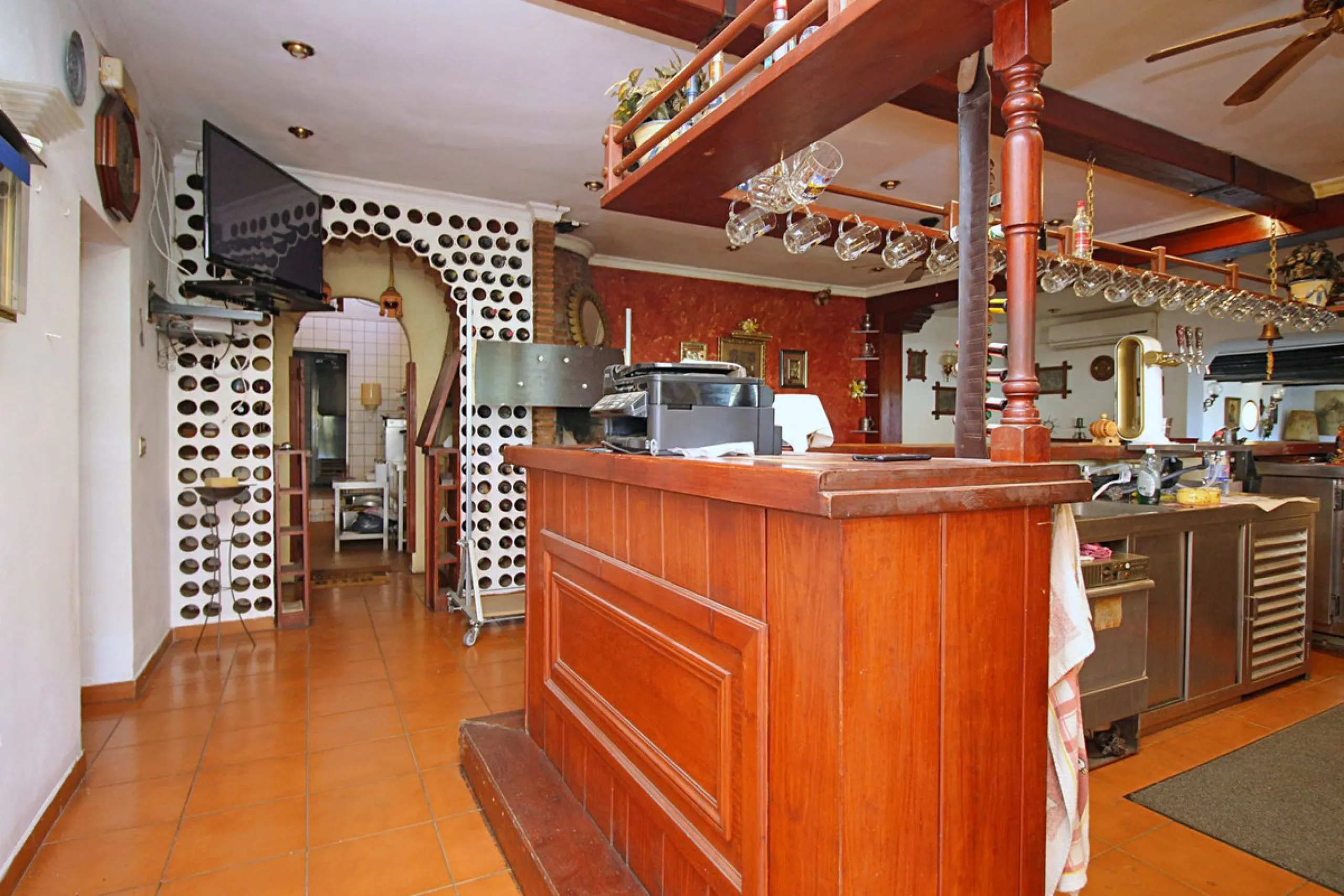 Commercial - Bar в продаже в Marbella, Málaga. Площадь дома 320 м². Площадь участка 2100 м²