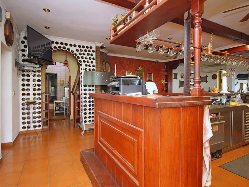 Commercial - Bar в продаже в Marbella, Málaga. Площадь дома 320 м². Площадь участка 2100 м²