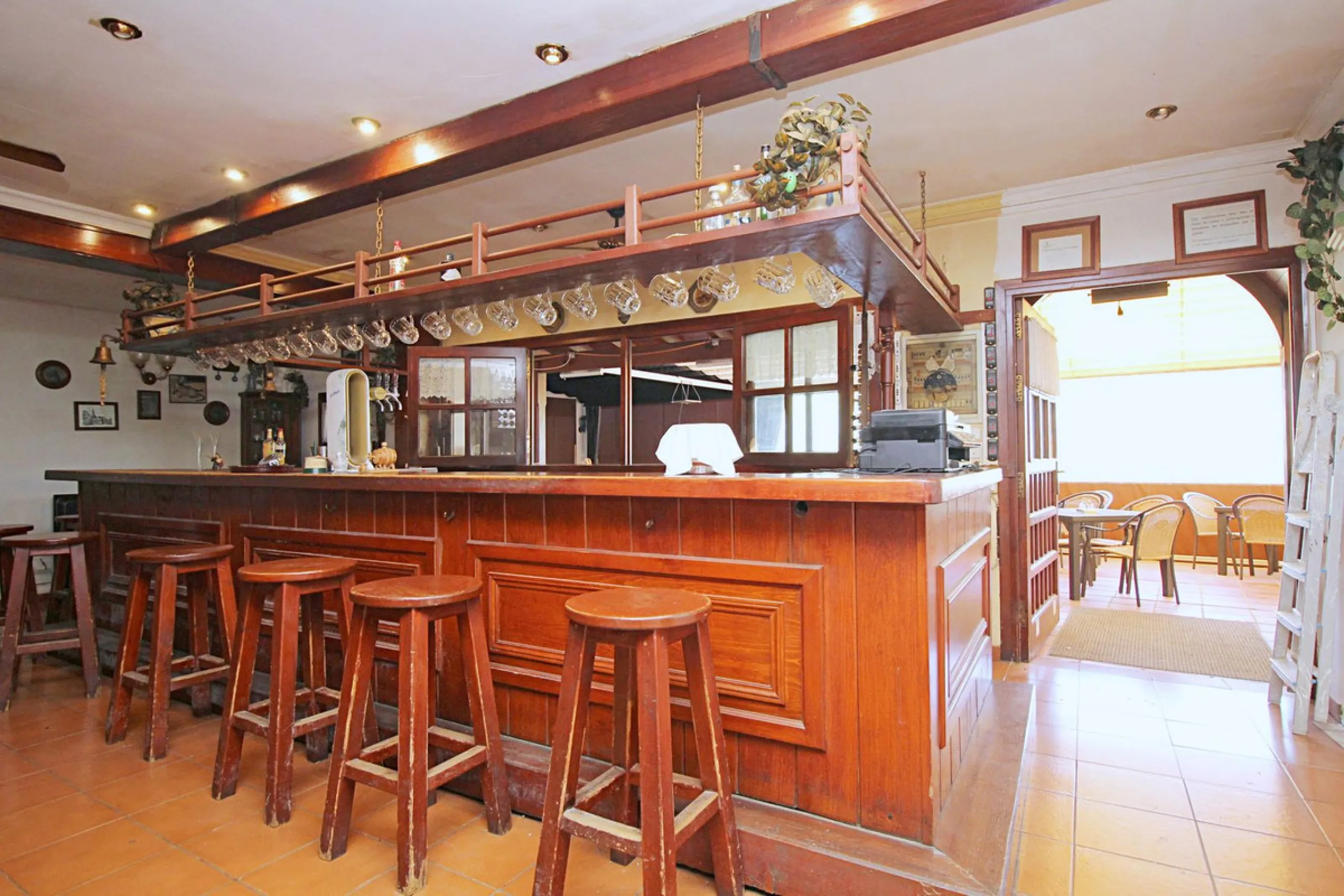 Commercial - Bar в продаже в Marbella, Málaga. Площадь дома 320 м². Площадь участка 2100 м²