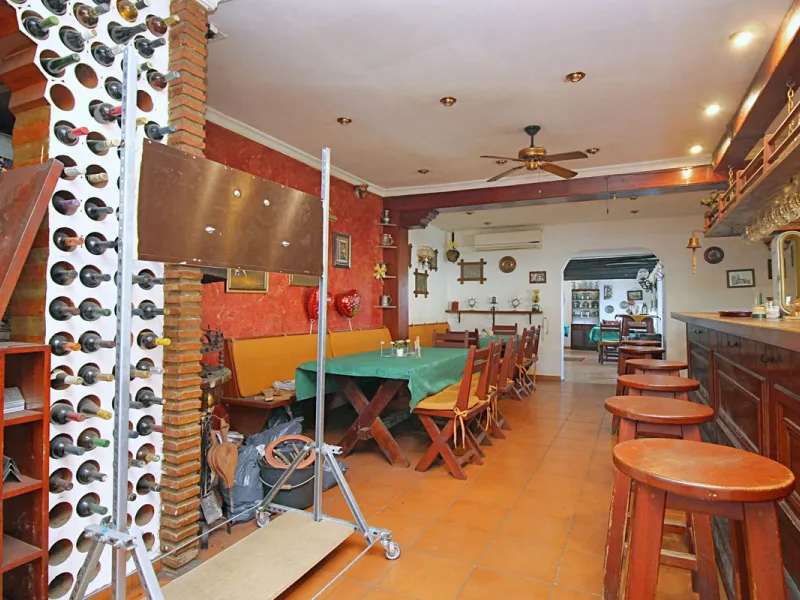 Commercial - Bar в продаже в Marbella, Málaga. Площадь дома 320 м². Площадь участка 2100 м²