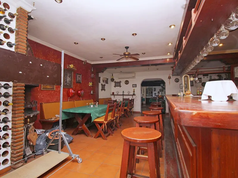Commercial - Bar в продаже в Marbella, Málaga. Площадь дома 320 м². Площадь участка 2100 м²